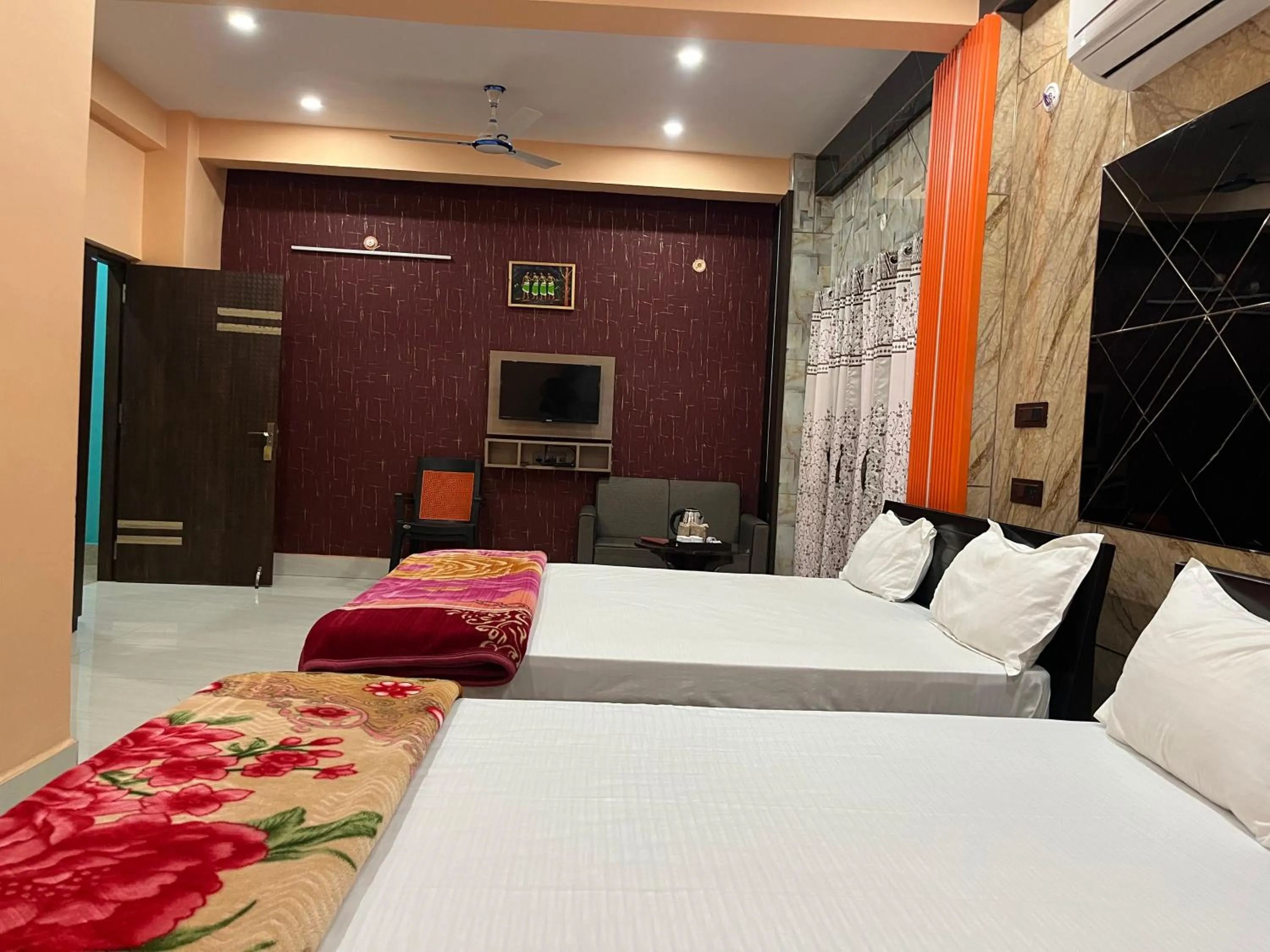 Bed in Hotel Krishna Paradise