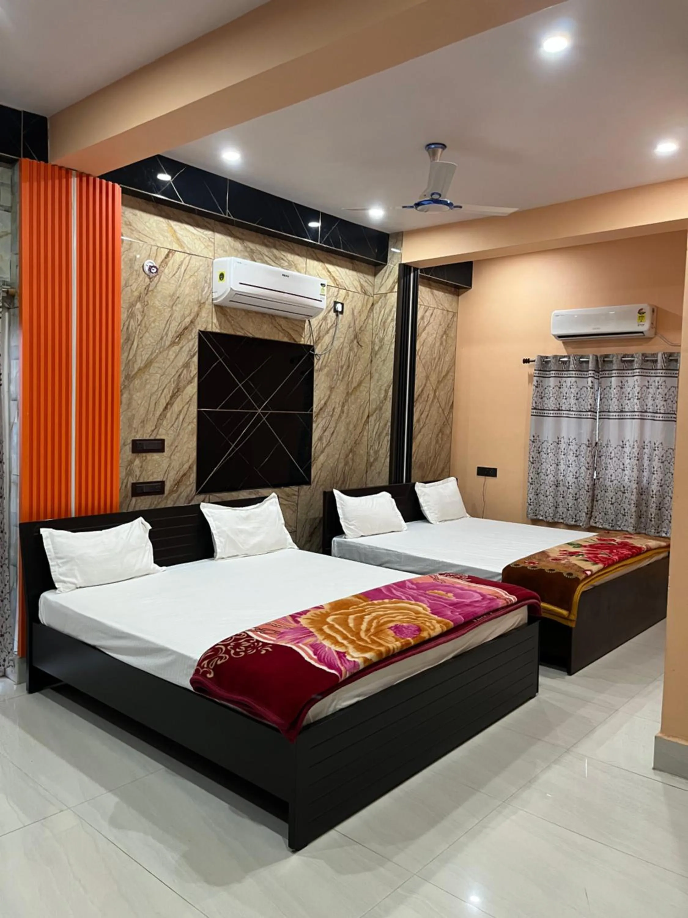 Bed in Hotel Krishna Paradise