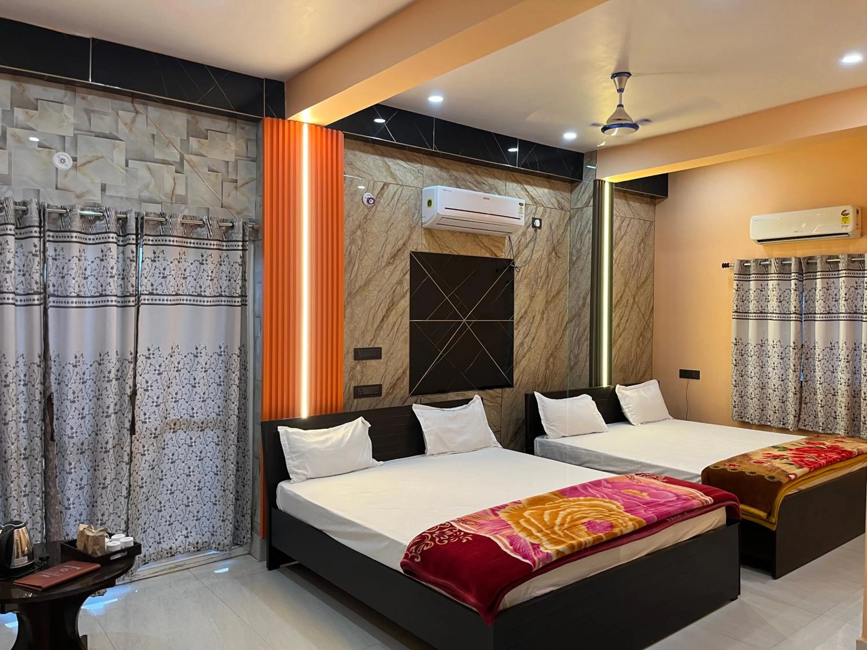 Bed in Hotel Krishna Paradise