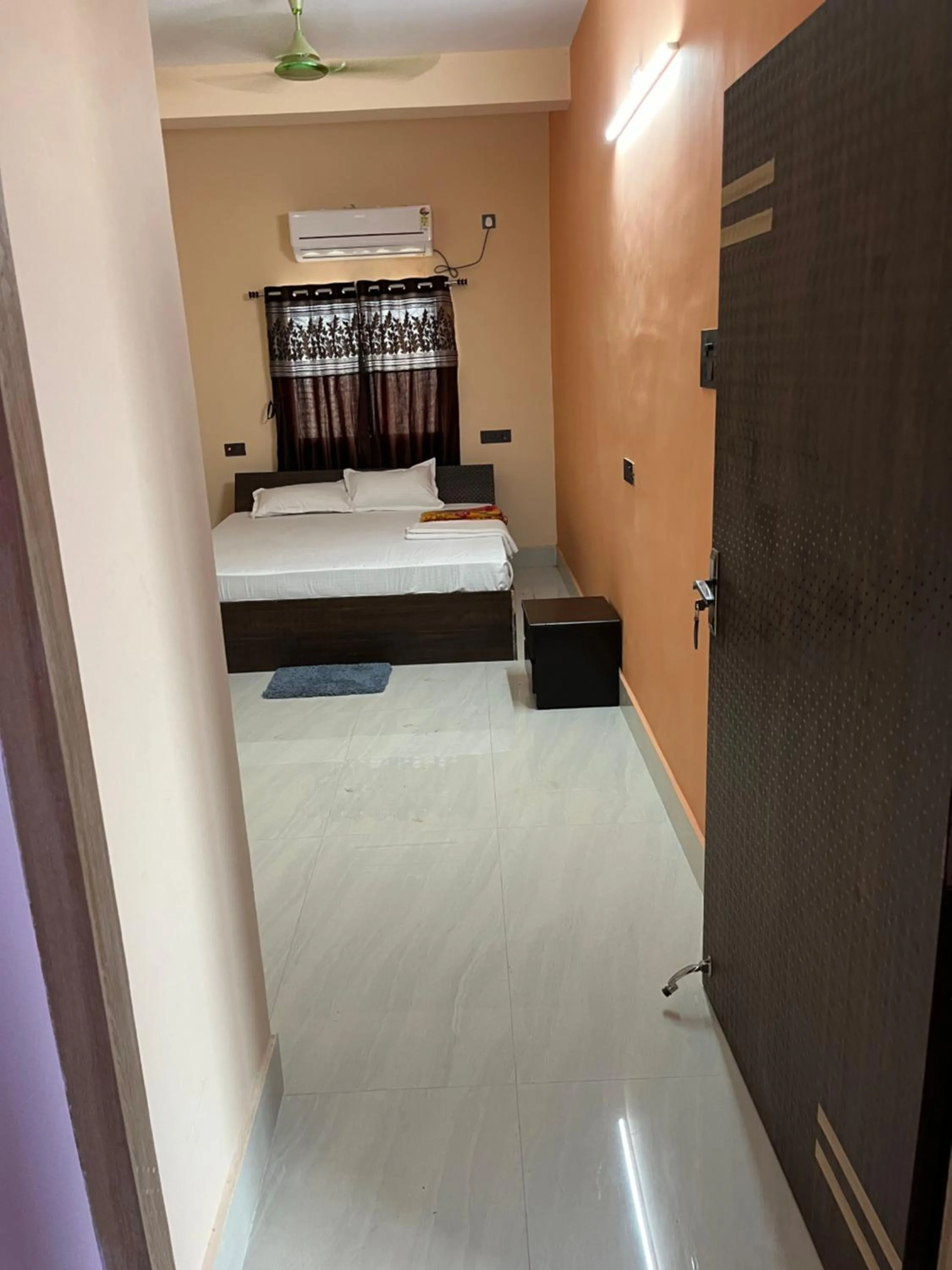 Bed in Hotel Krishna Paradise