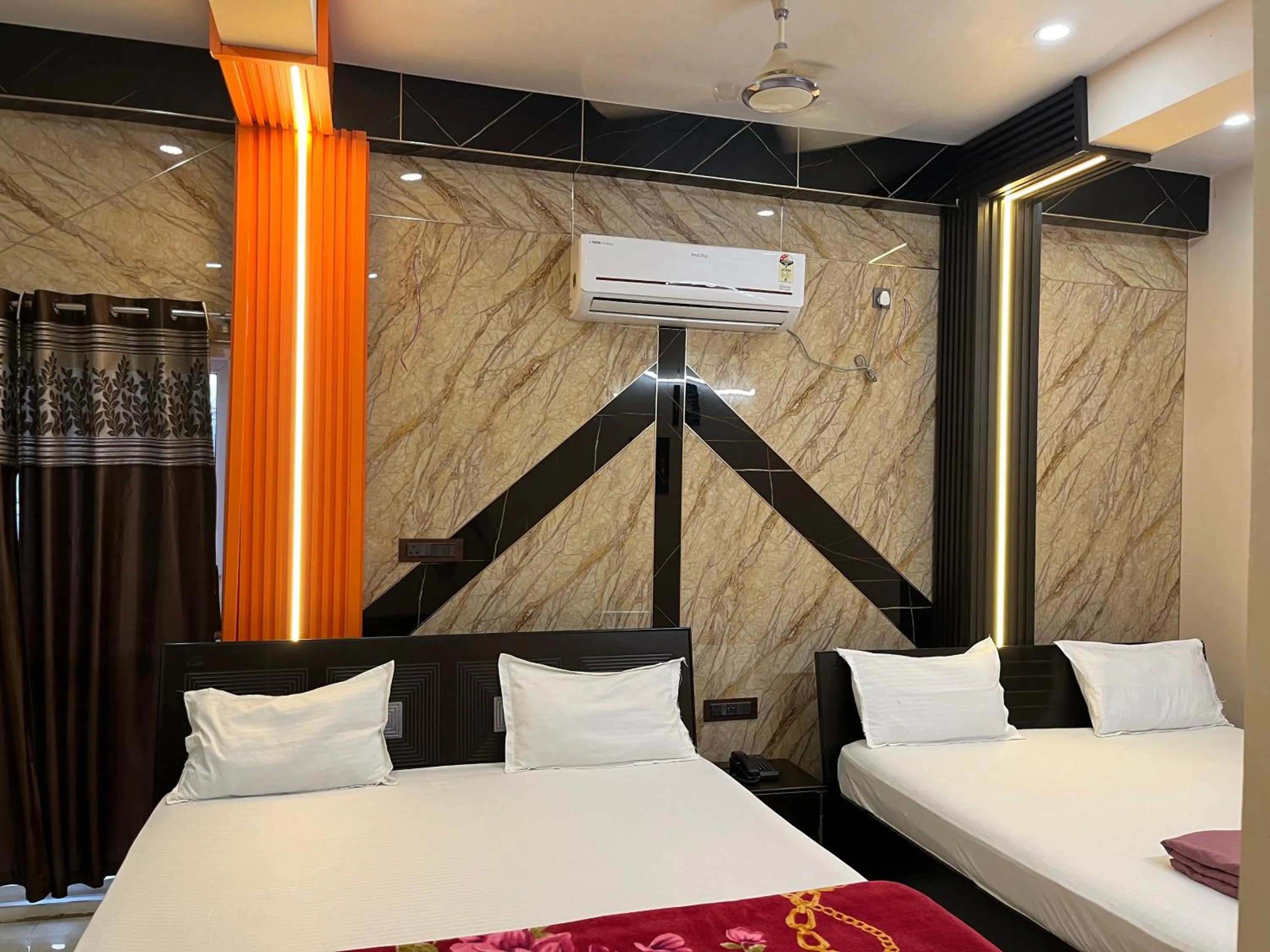 Bed in Hotel Krishna Paradise