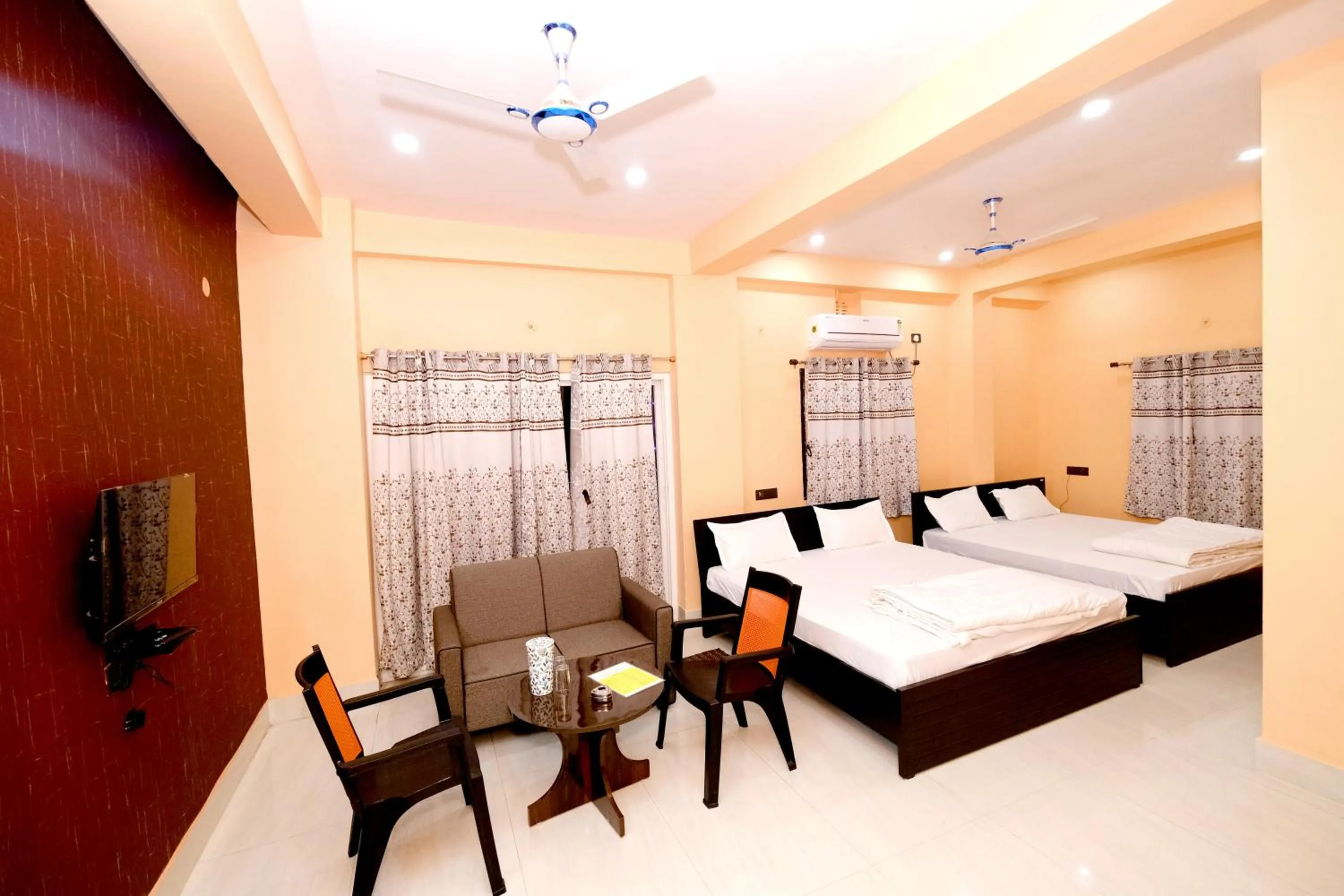 Bed in Hotel Krishna Paradise