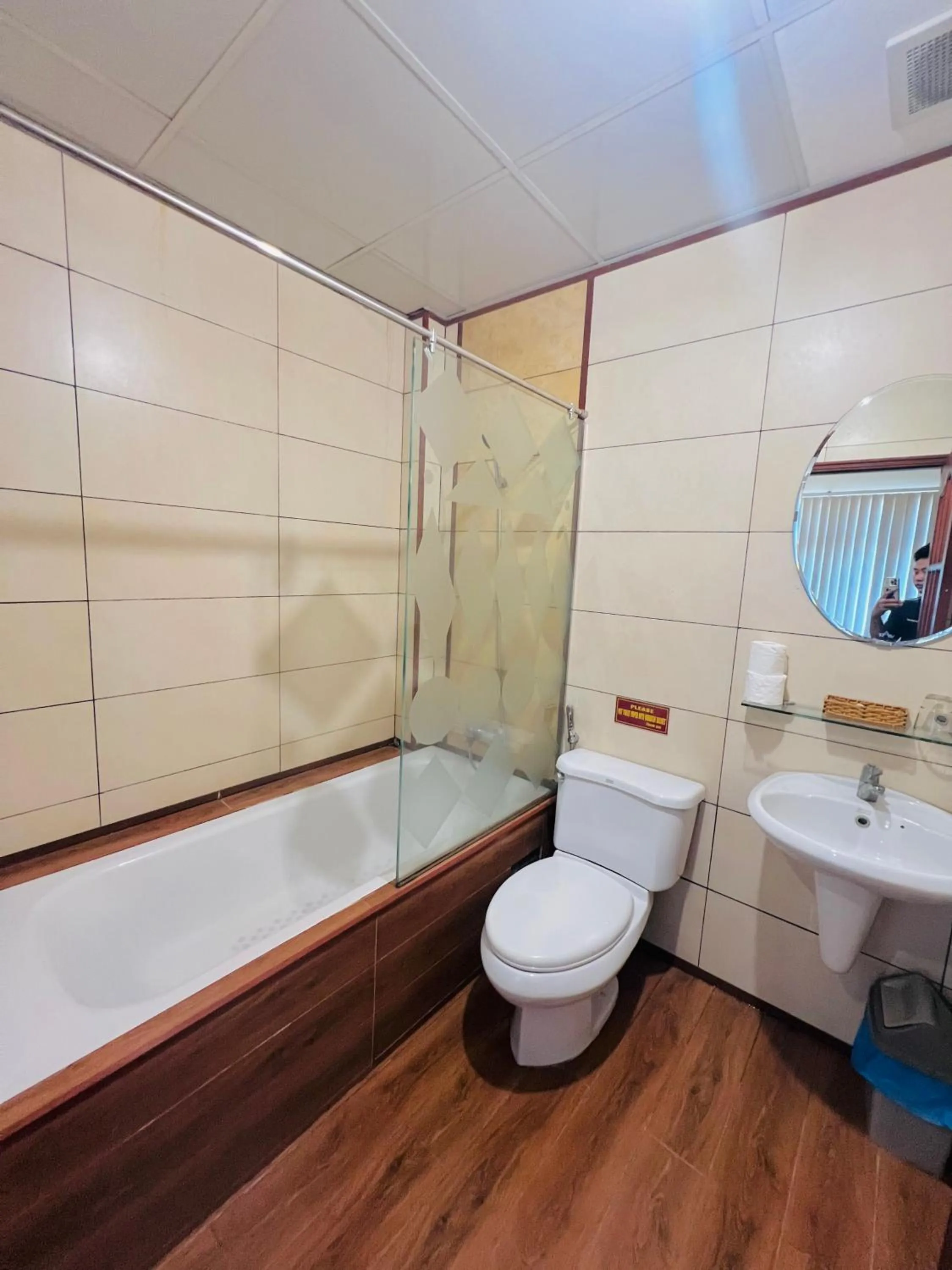 Toilet in Bi Saigon Hotel