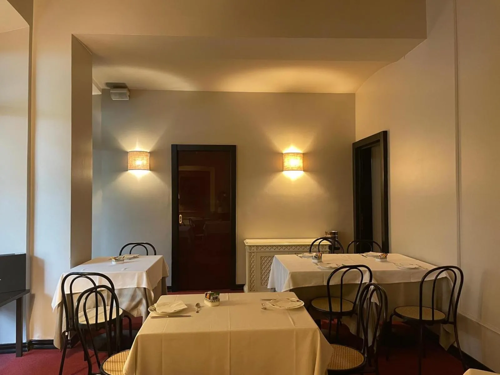 LEAR • Dining Club