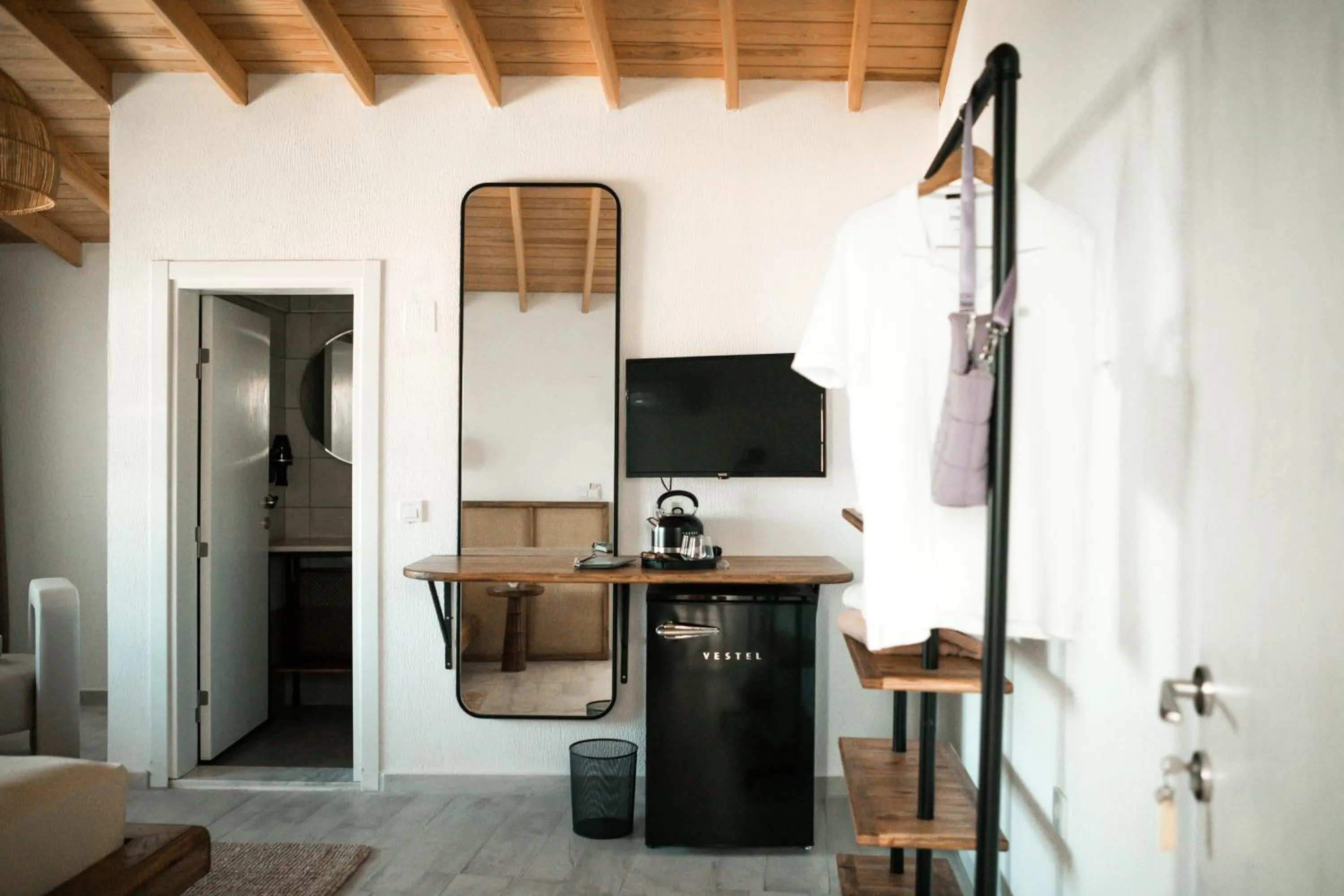 Photo of the whole room in Molo Urla