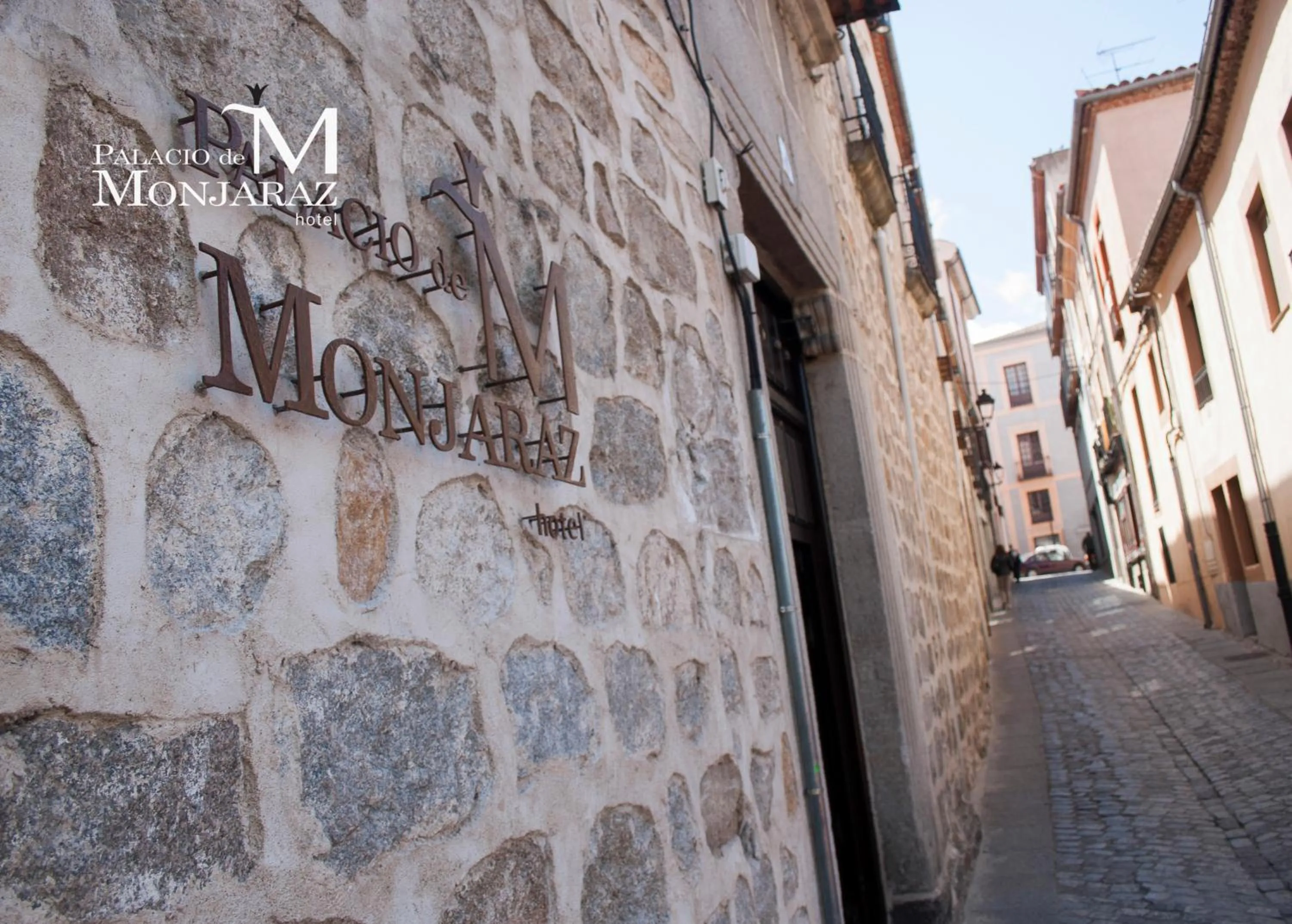 Facade/entrance in Palacio de Monjaraz
