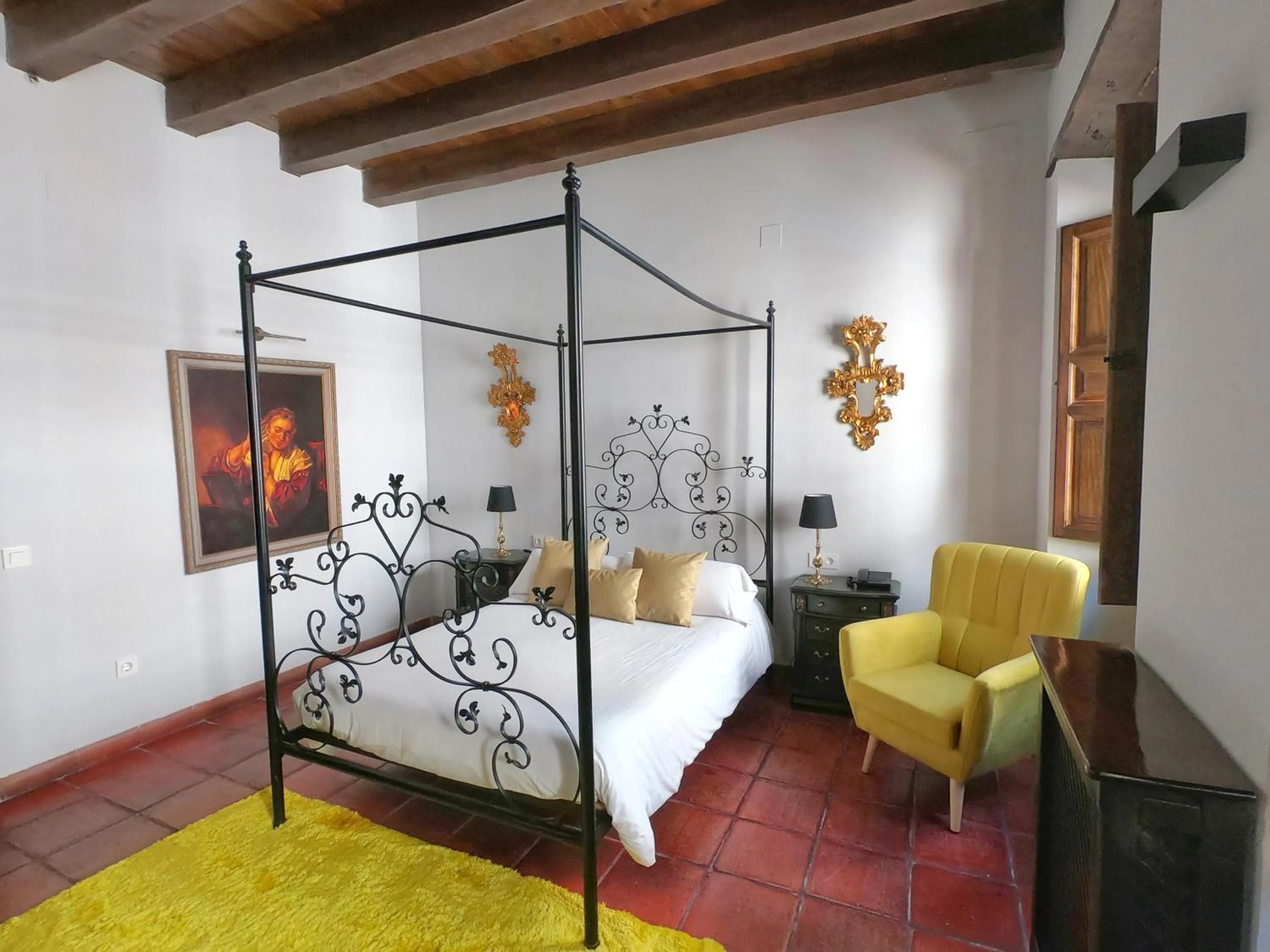Photo of the whole room, Bed in Palacio de Monjaraz