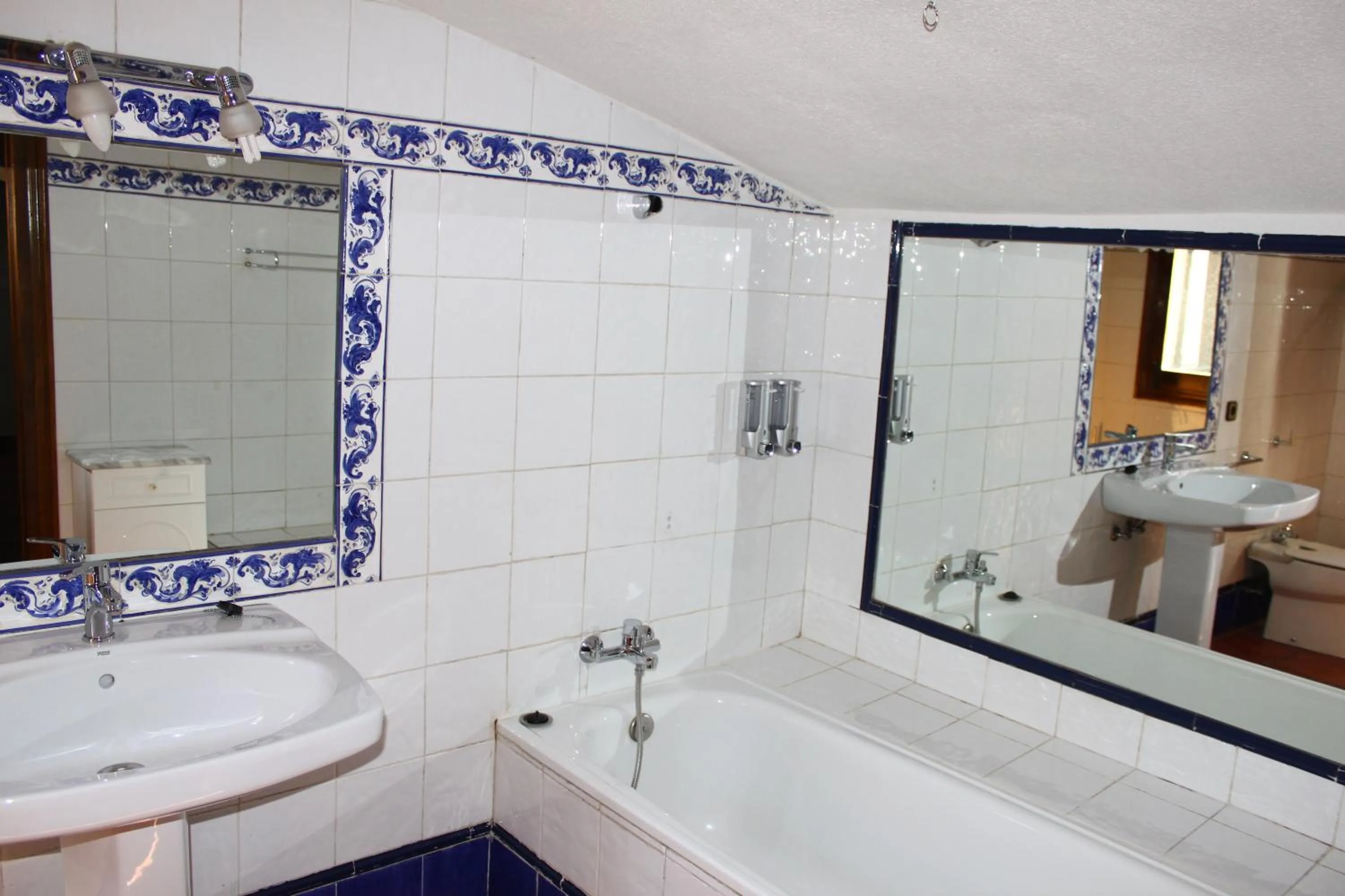 Toilet in Palacio de Monjaraz