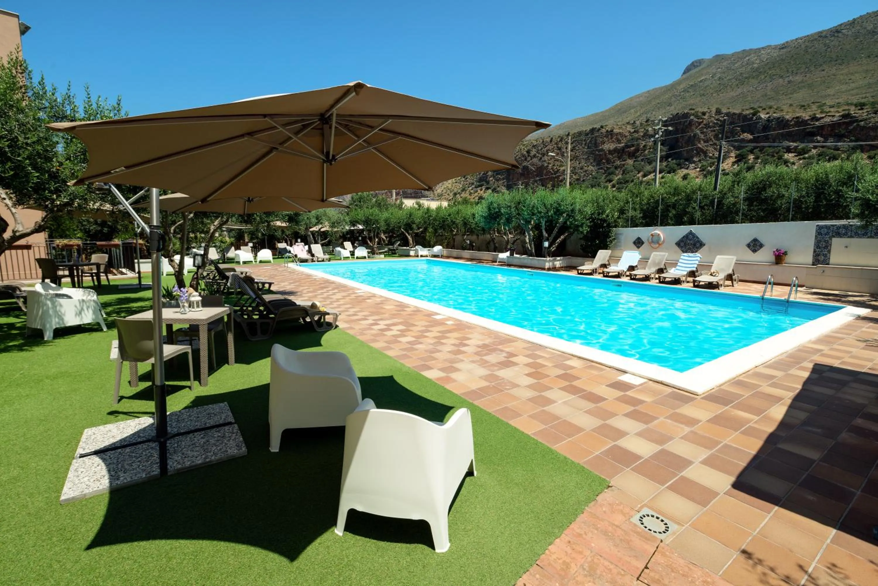 Swimming pool in Hotel Achibea