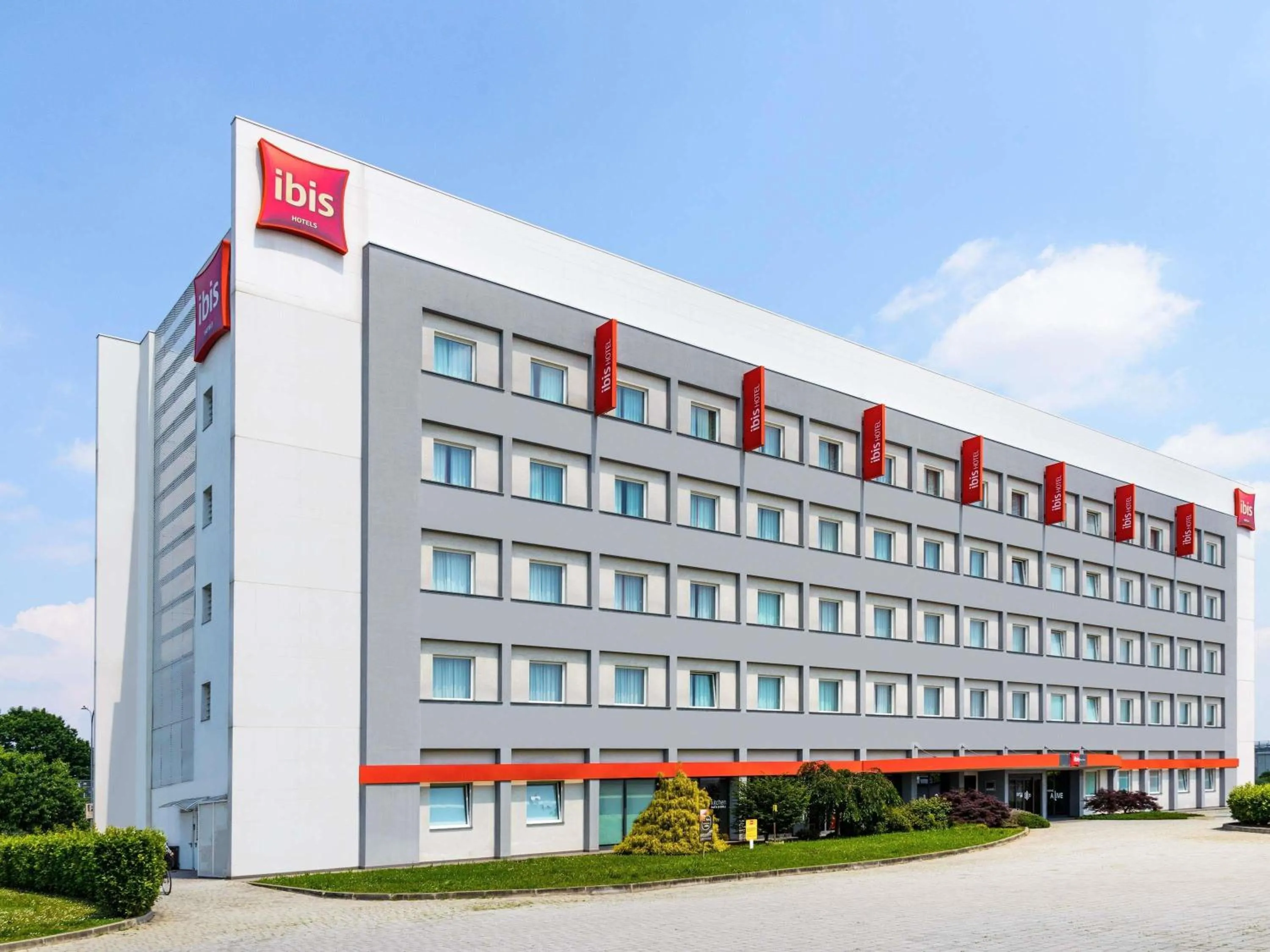Property building in Ibis Milano Fiera