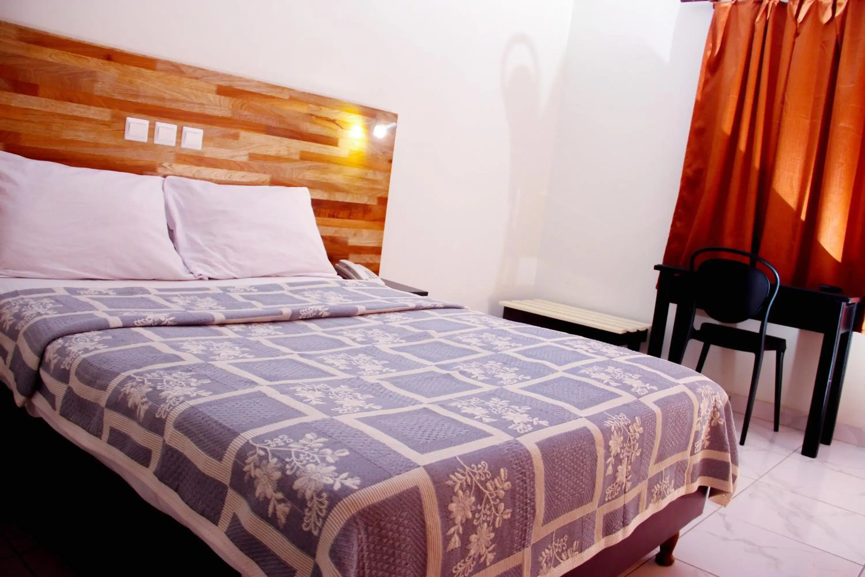 Standard Double Room in Golden Hôtel Standard Double Room in Golden Hôtel