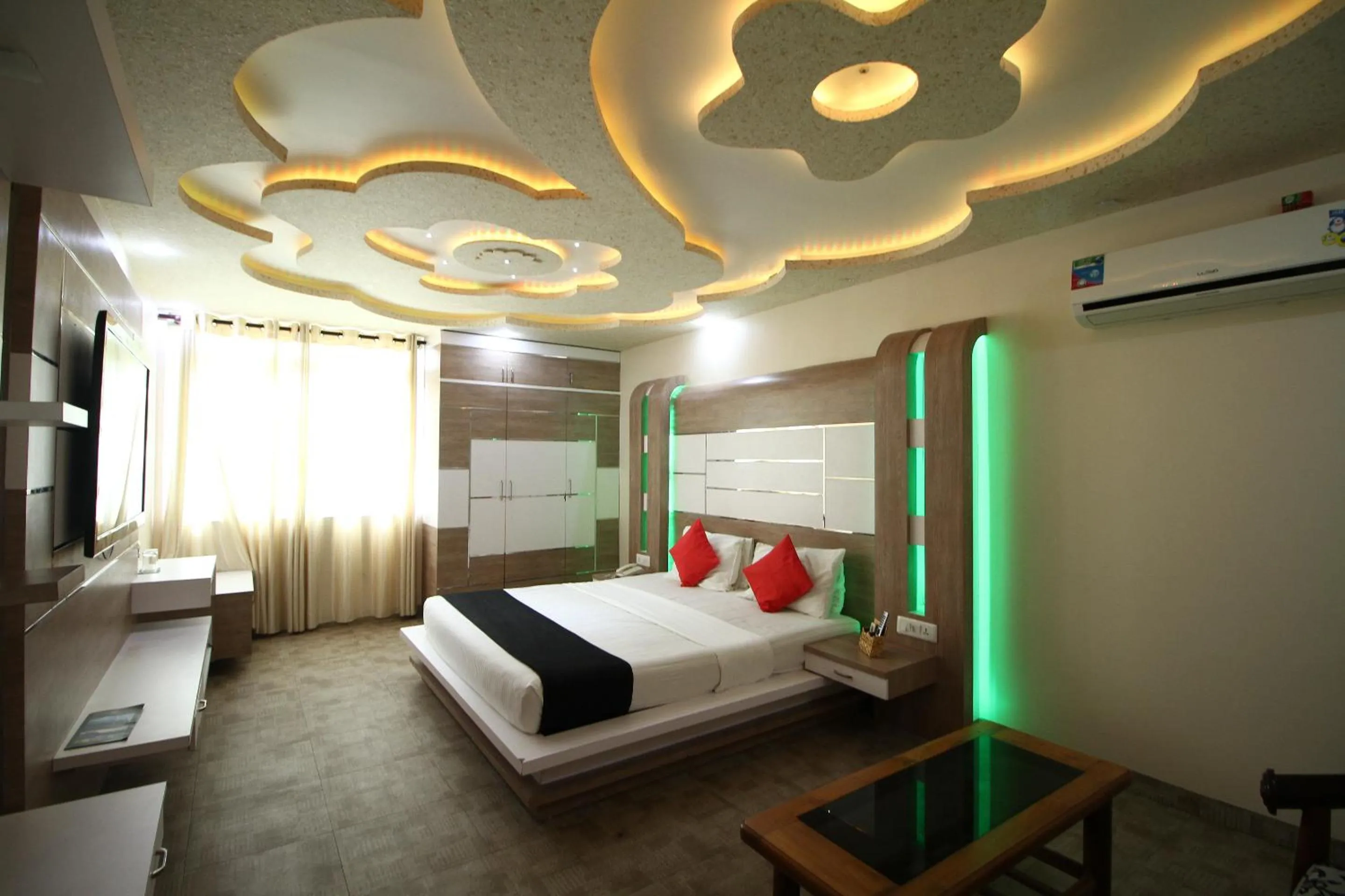 Bedroom in Royal Castle Hotel