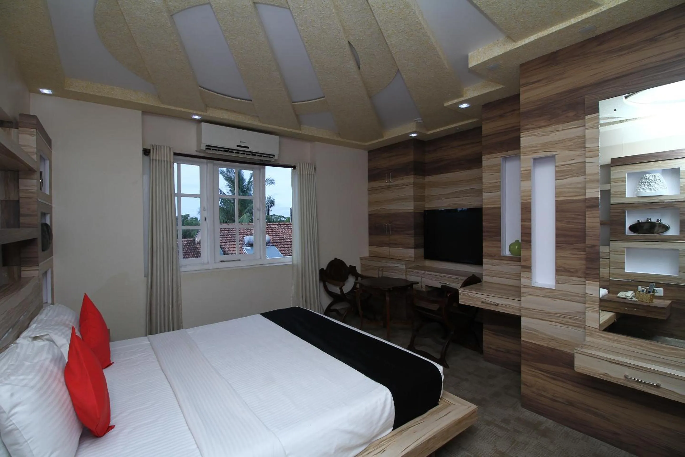 Bedroom in Royal Castle Hotel