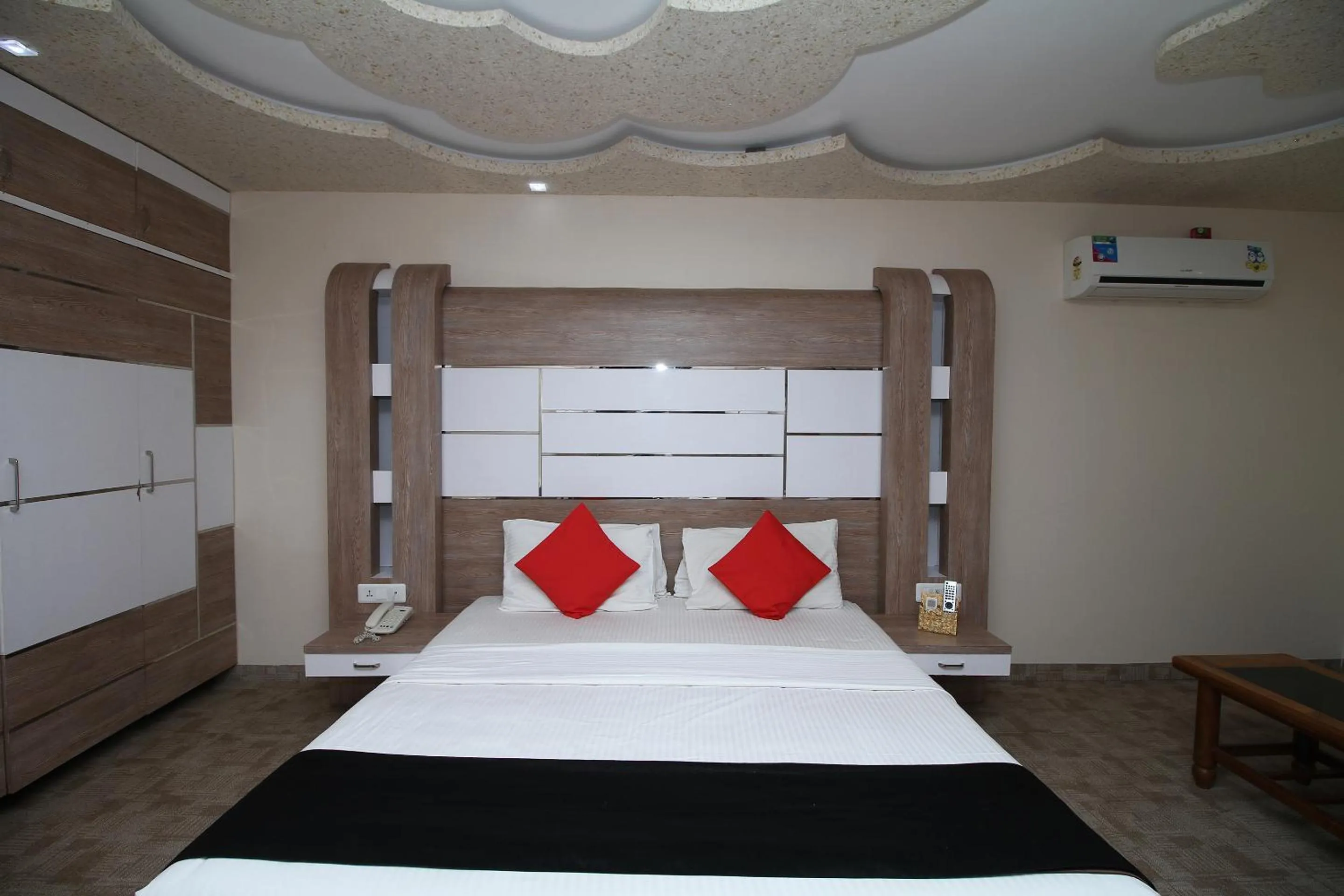 Bedroom in Royal Castle Hotel