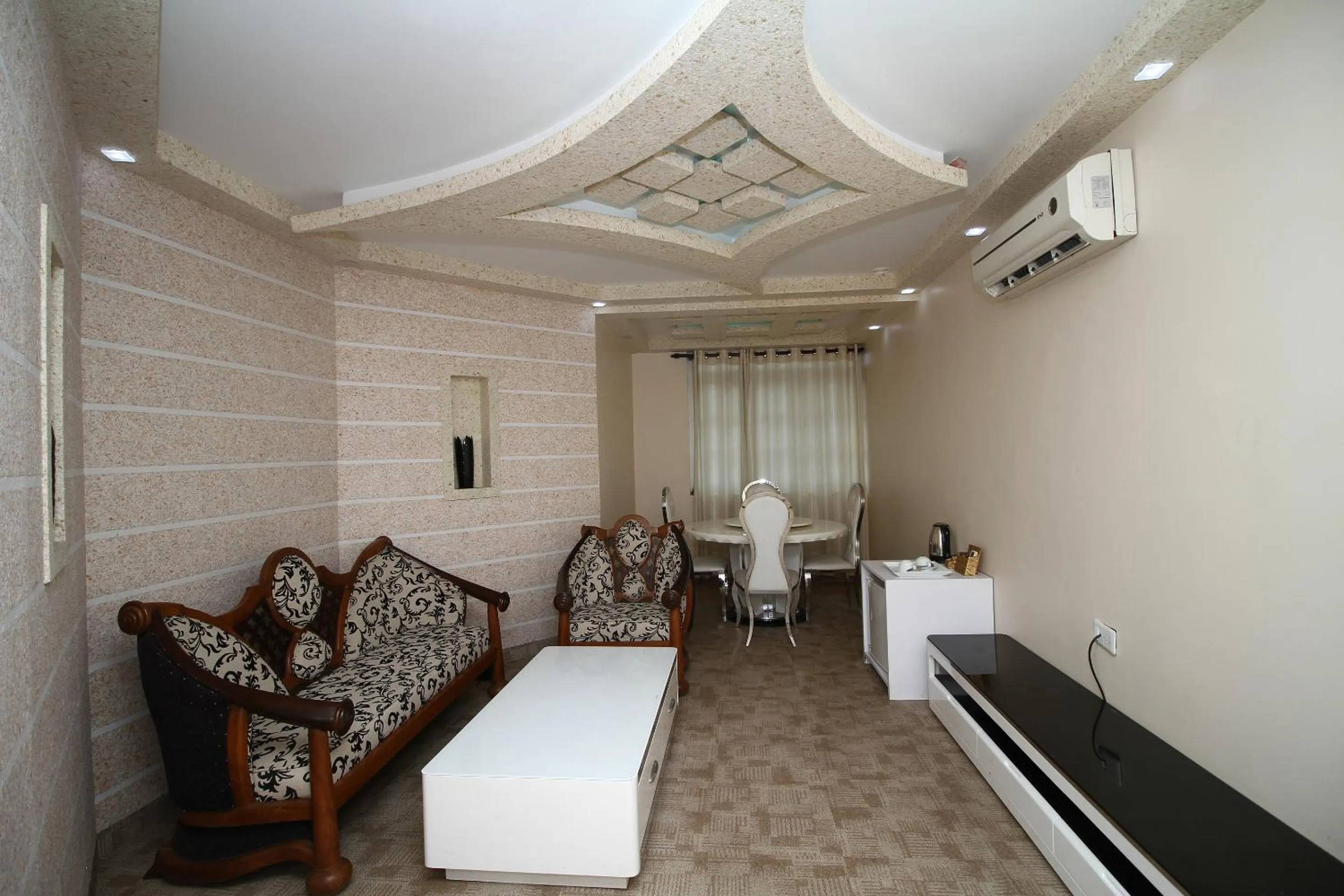 Living room in Royal Castle Hotel