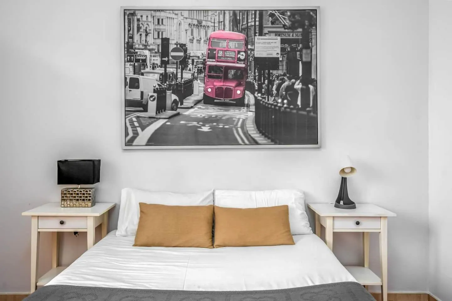 Bed in Arc de Triomf Base 4BR for 5 Lift