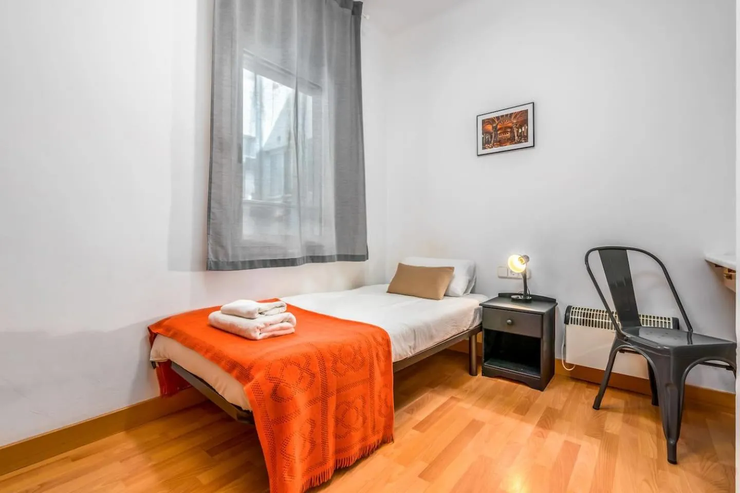 Bed in Arc de Triomf Base 4BR for 5 Lift