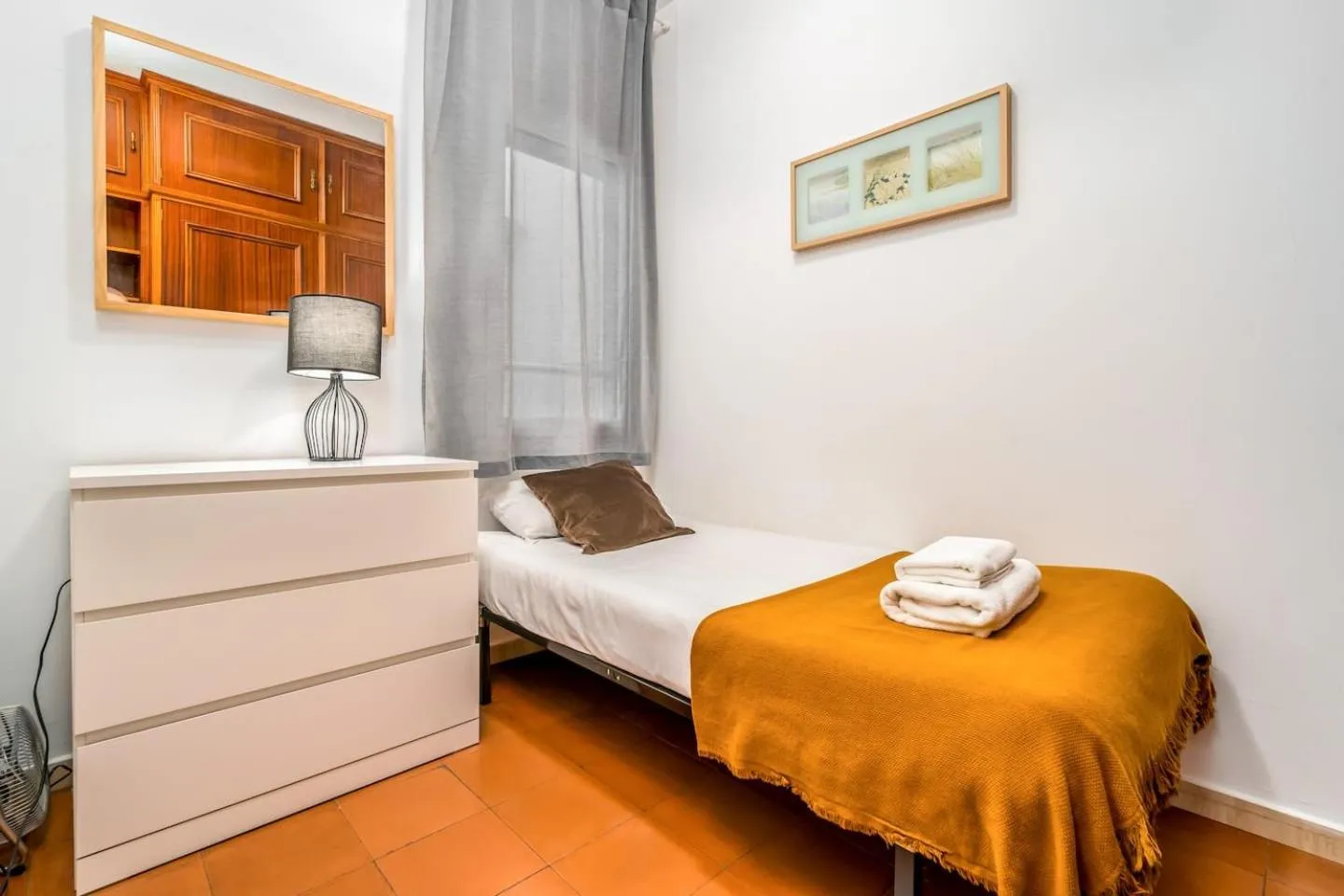 Bed in Arc de Triomf Base 4BR for 5 Lift