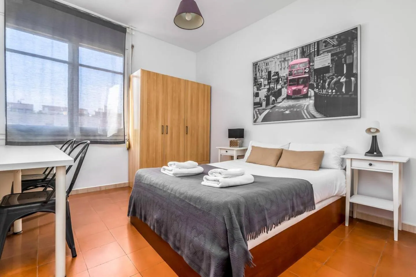 Bed in Arc de Triomf Base 4BR for 5 Lift