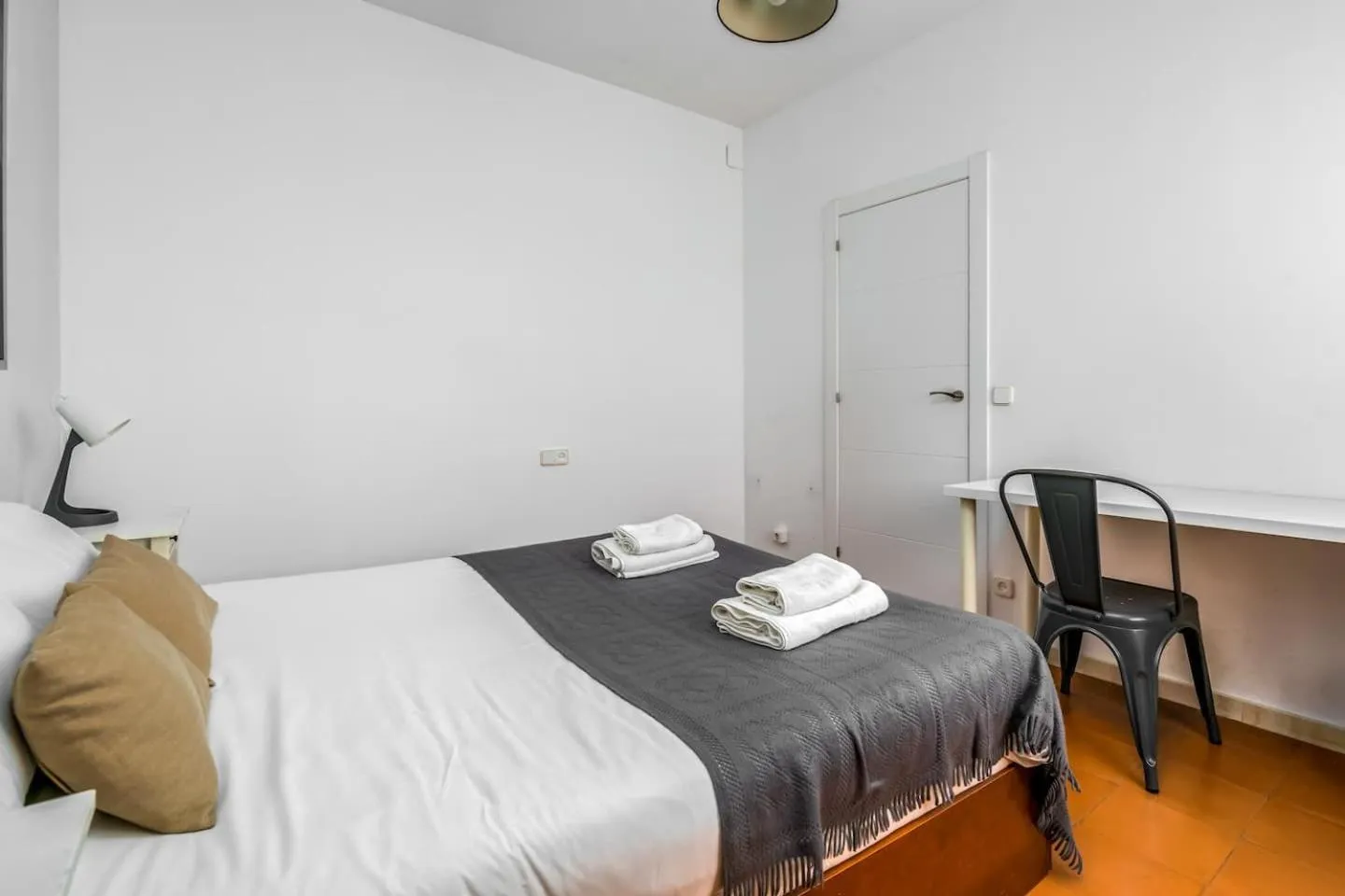 Bed in Arc de Triomf Base 4BR for 5 Lift