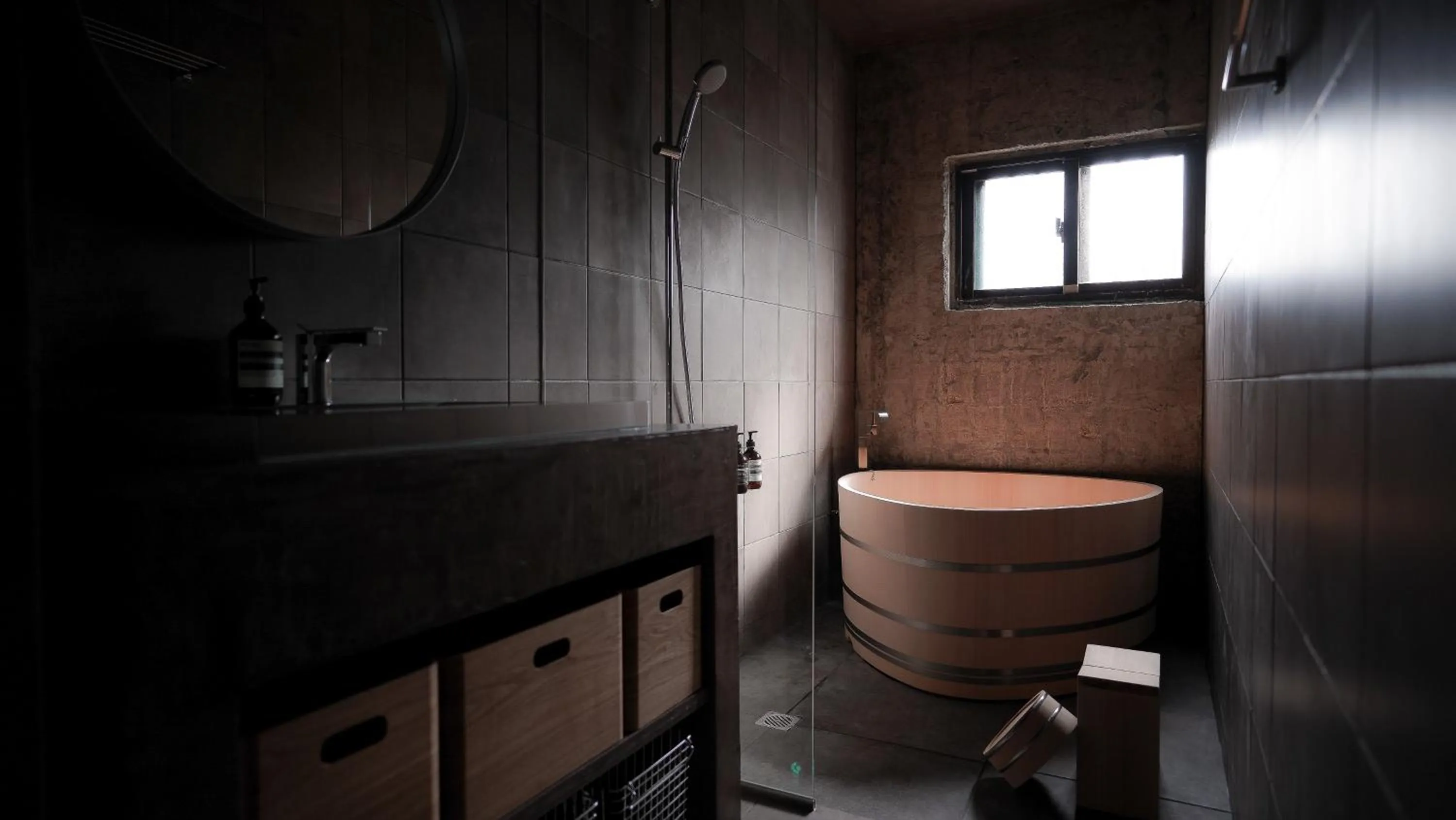 Shower in deigo ISHIGAKI ｜沖縄石垣島の一棟貸し別荘［泥娯］