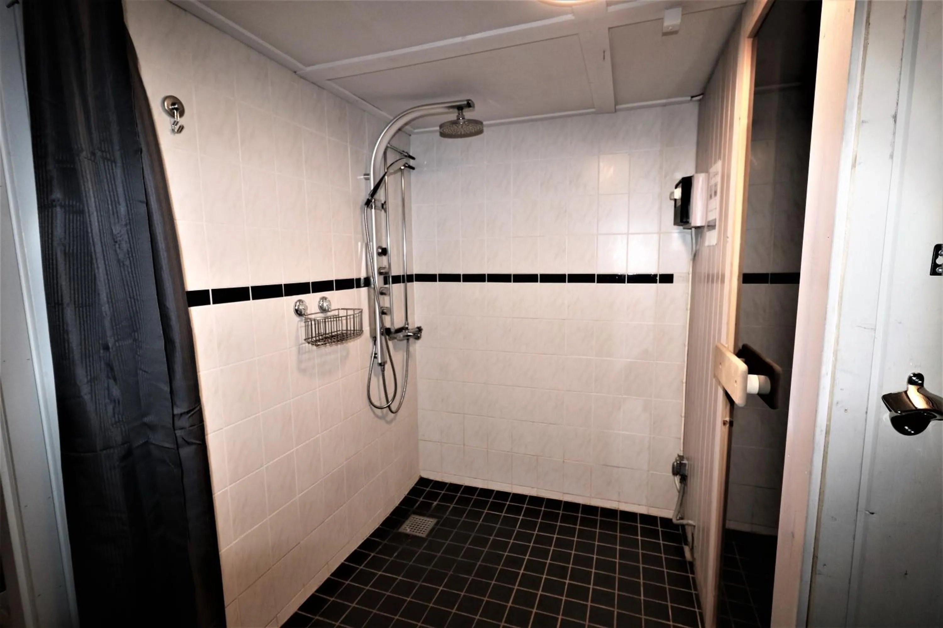 Shower in RIBO Apartment Arctic