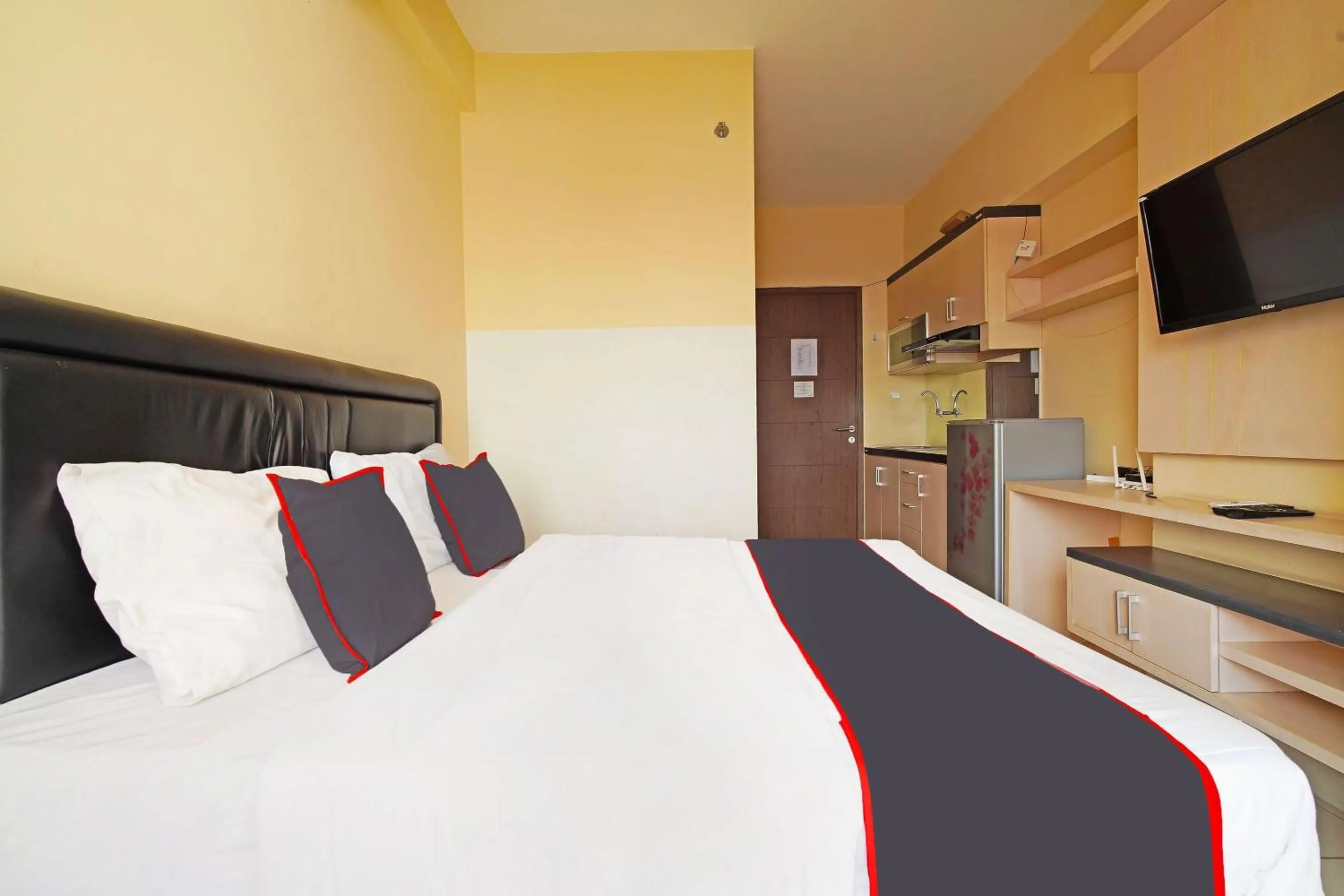 Bedroom, Bed in Collection O 91566 Edurent Bandung