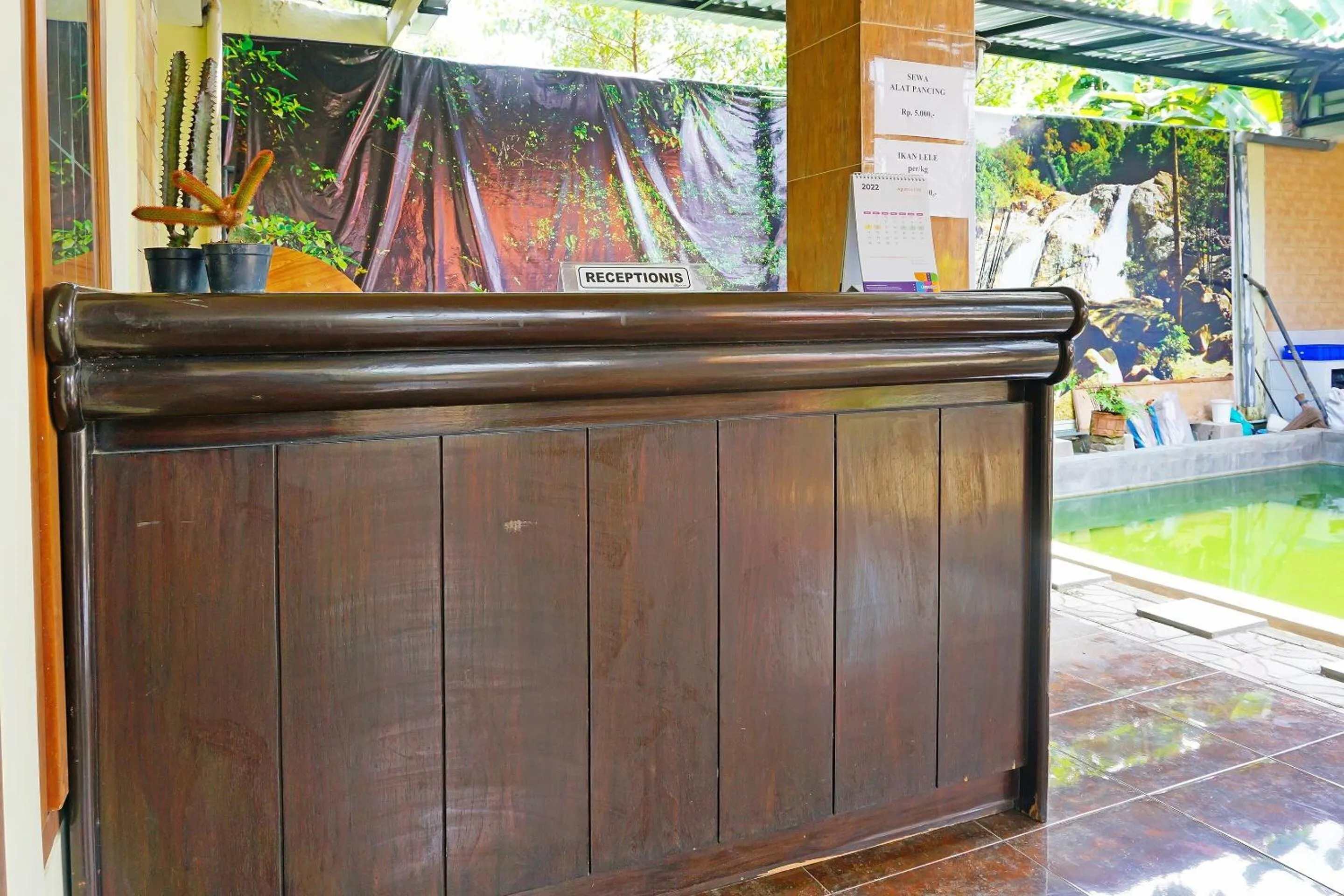 Lobby or reception in Hotel O Trisna Srabah Resort Homestay & Resto