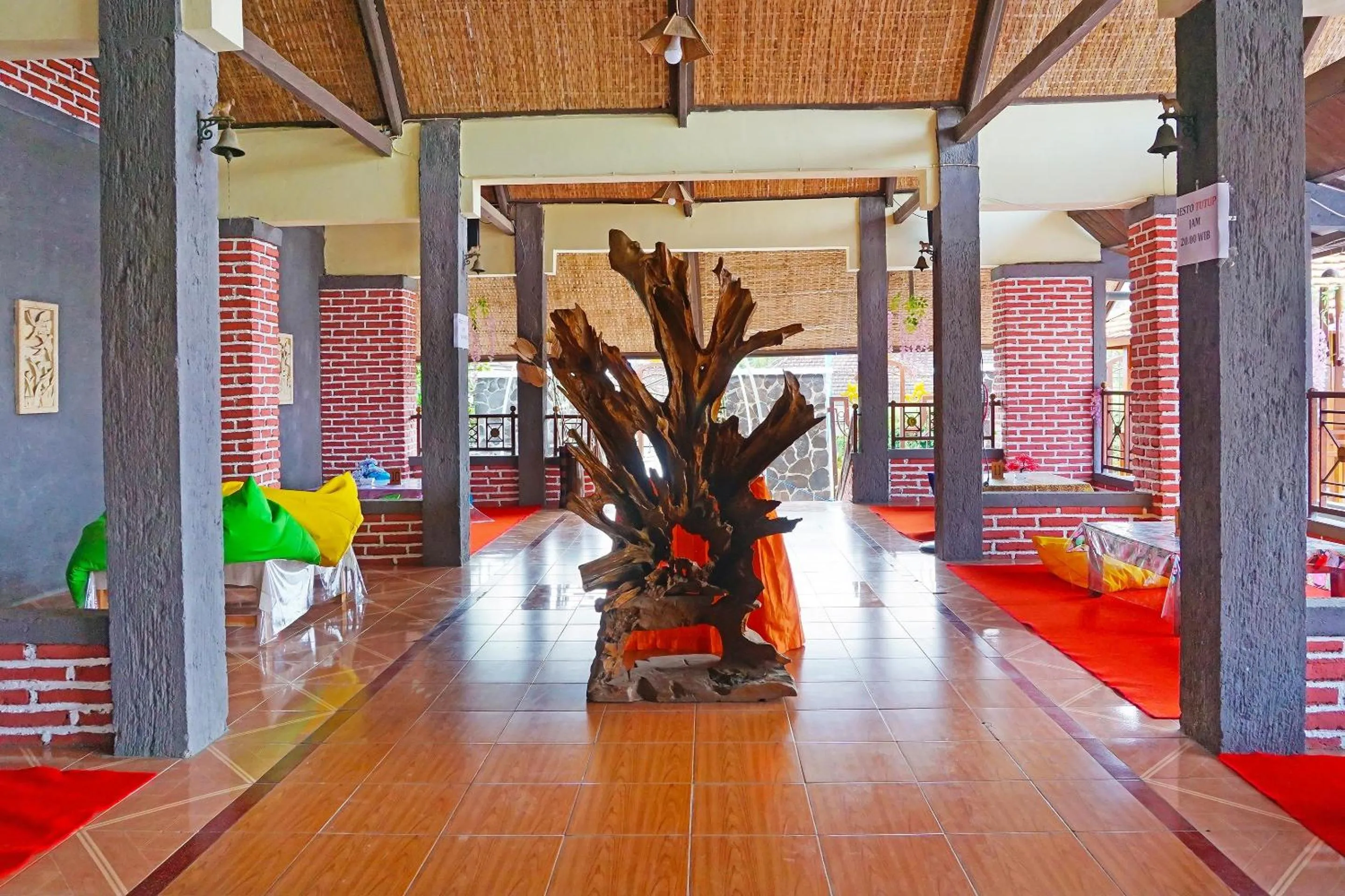 Lobby or reception in Hotel O Trisna Srabah Resort Homestay & Resto