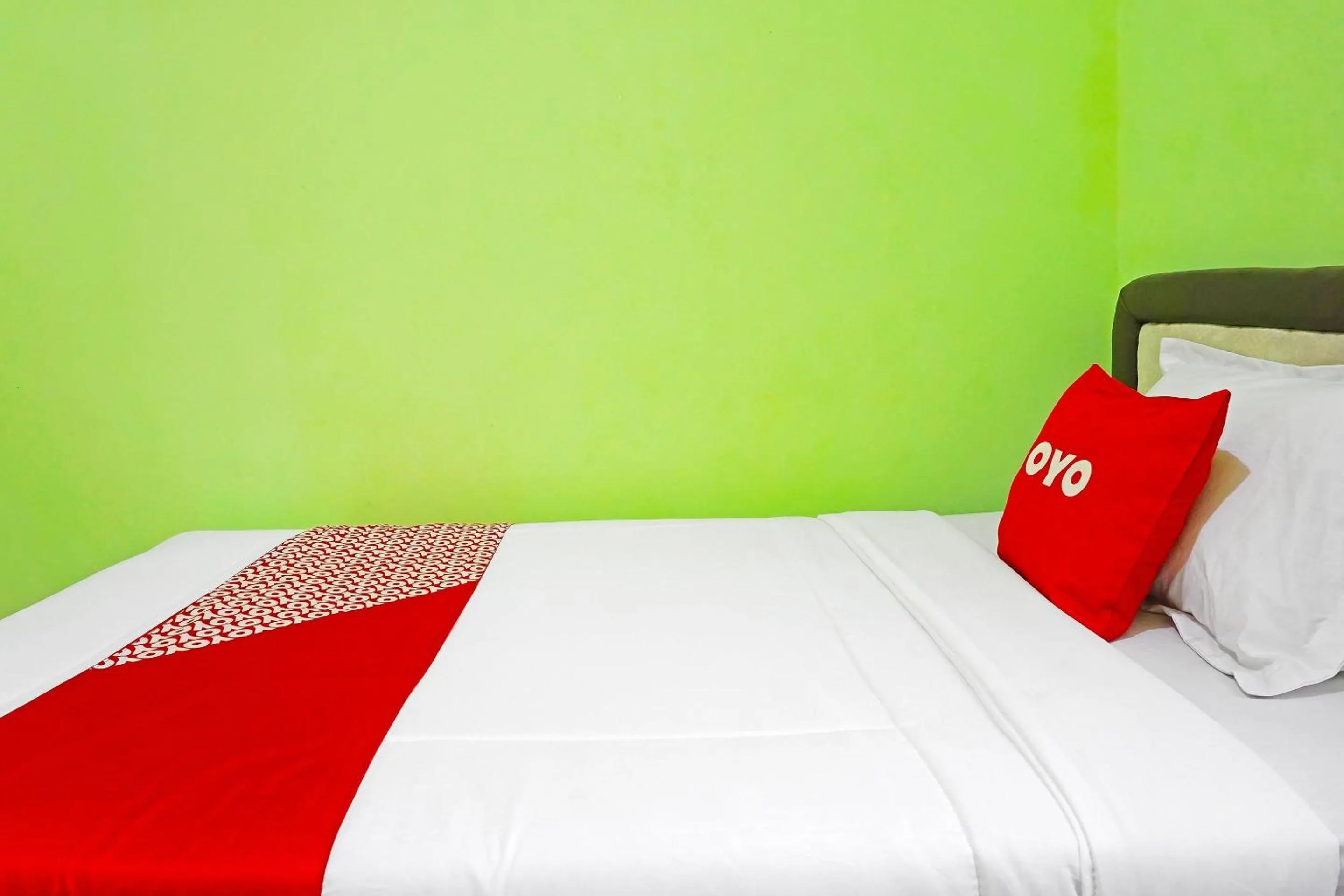 Bedroom in Hotel O Trisna Srabah Resort Homestay & Resto