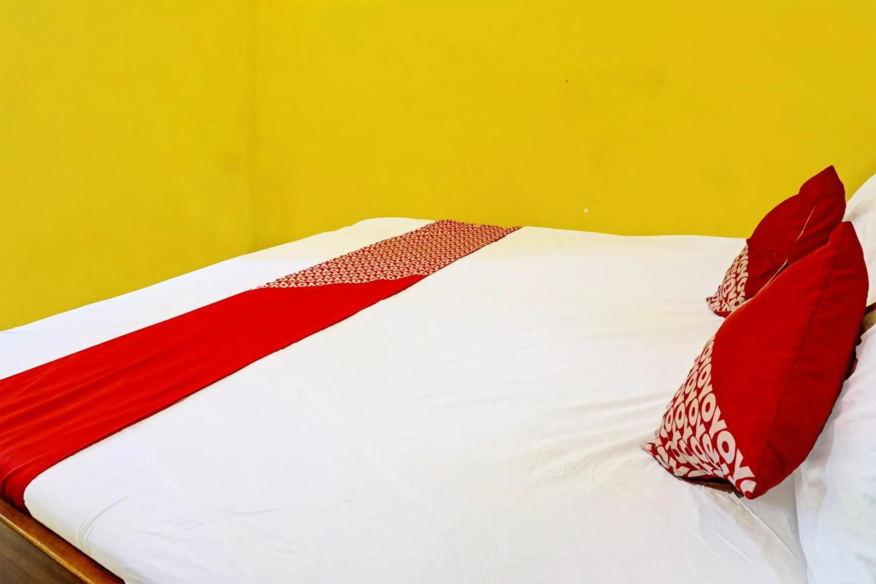 Bedroom, Bed in Hotel O Family Blitar