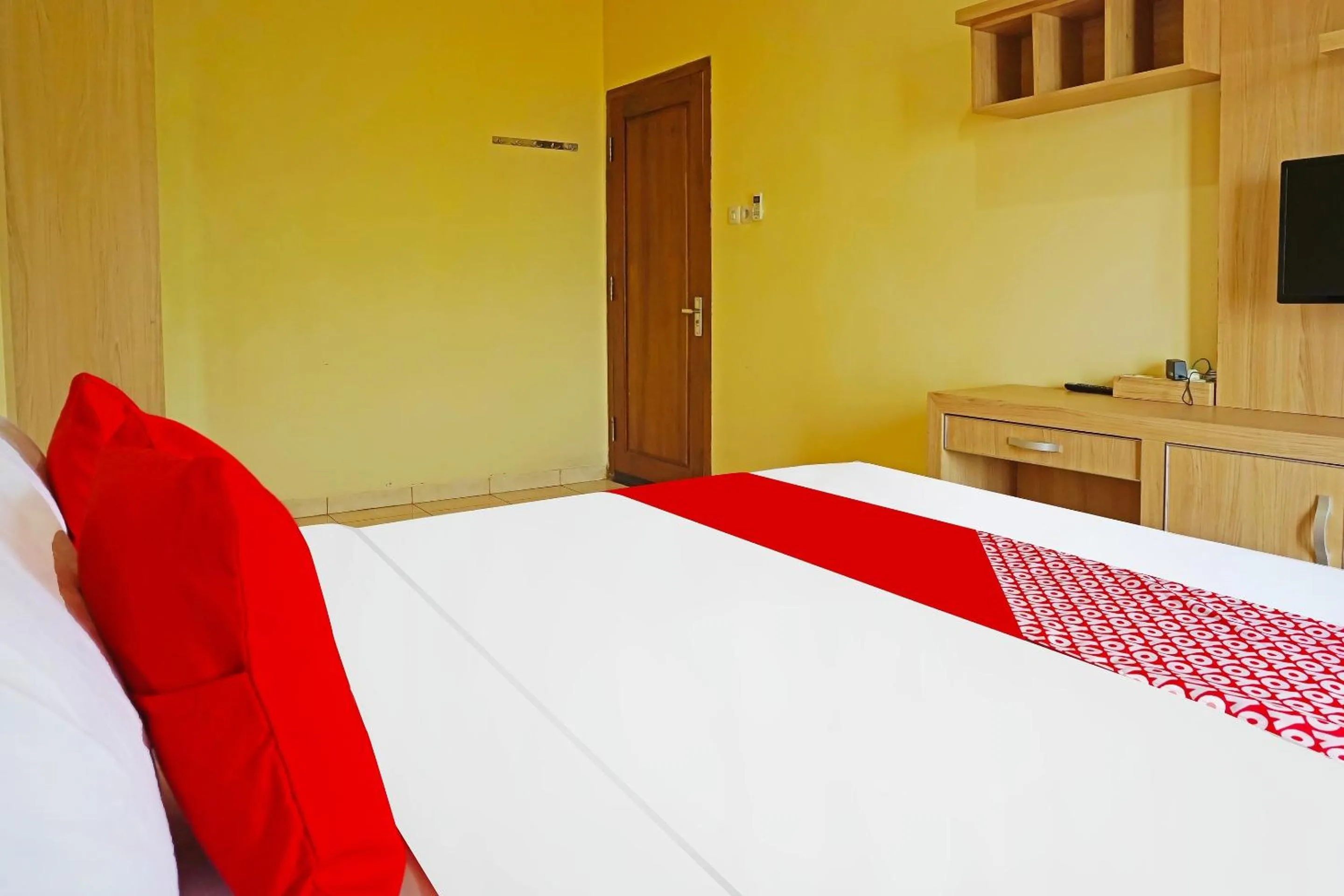 Bedroom, Bed in OYO 91580 Kost Bougenville Syariah