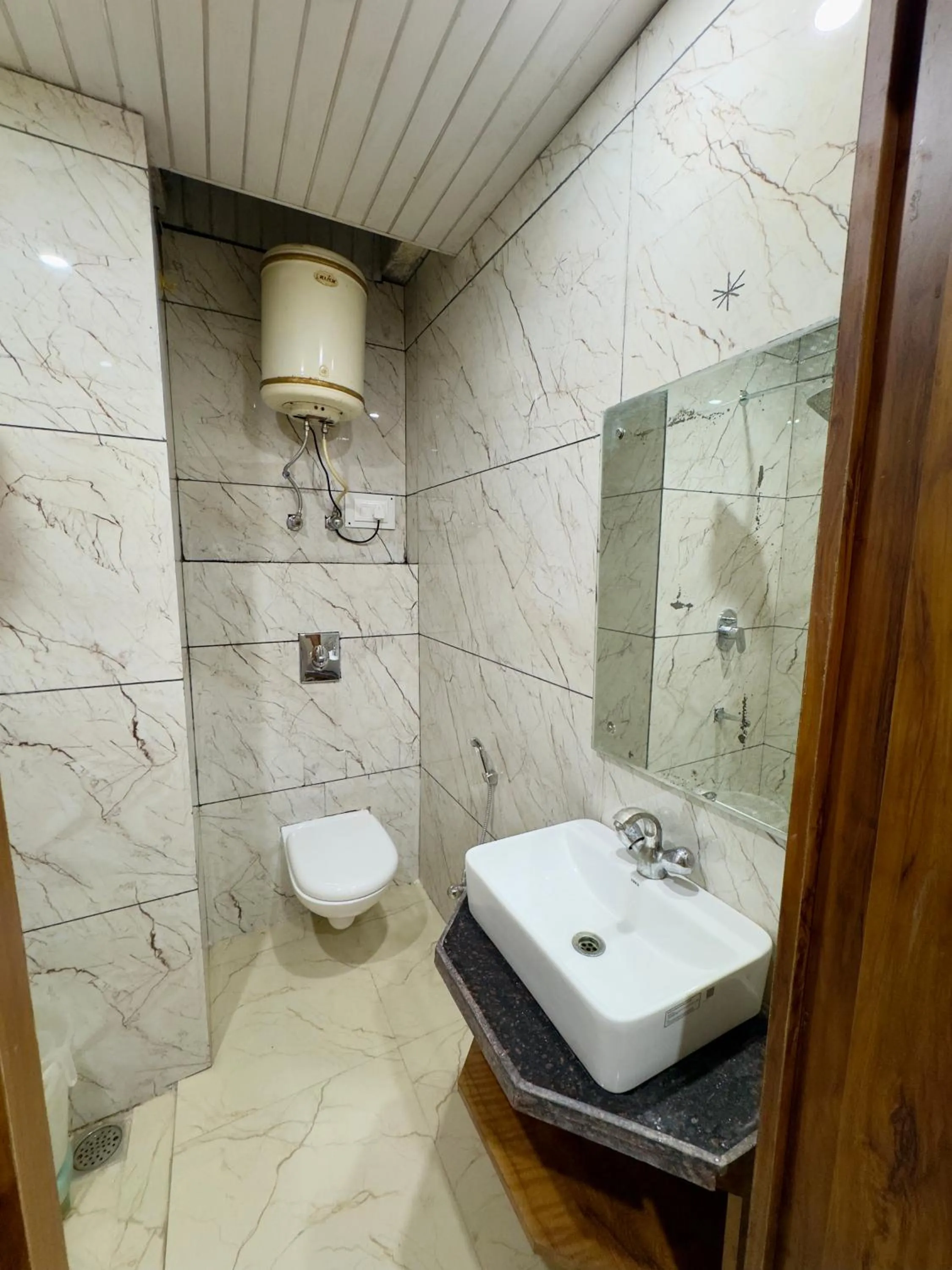 HOTEL Grand JAGDISH RESIDENCY