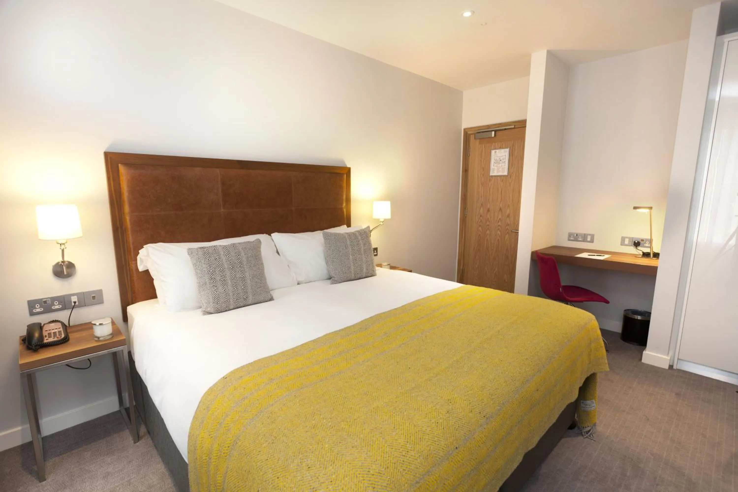 Bedroom, Bed in PREMIER SUITES Dublin, Ballsbridge
