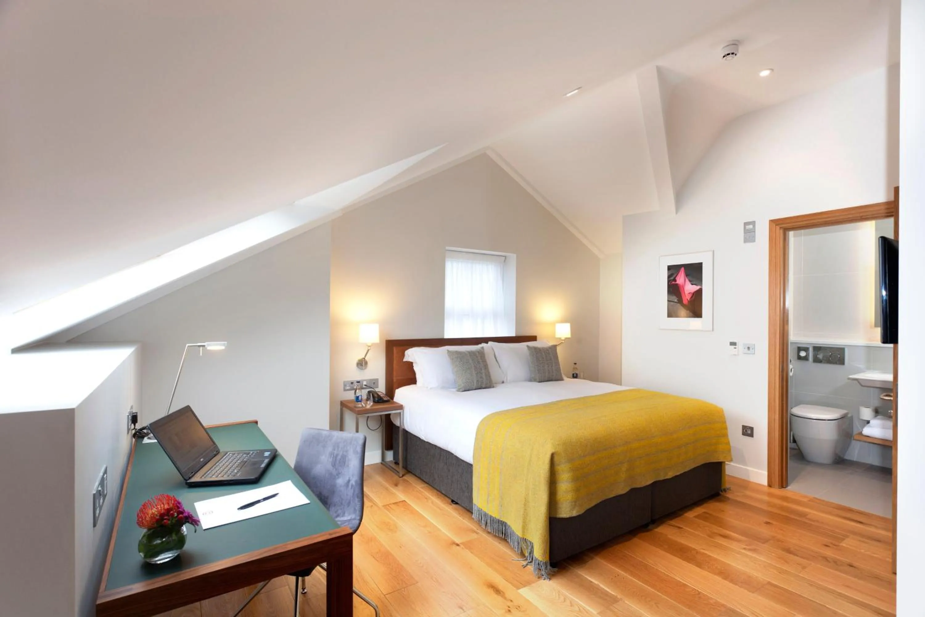 Bed in PREMIER SUITES Dublin, Ballsbridge