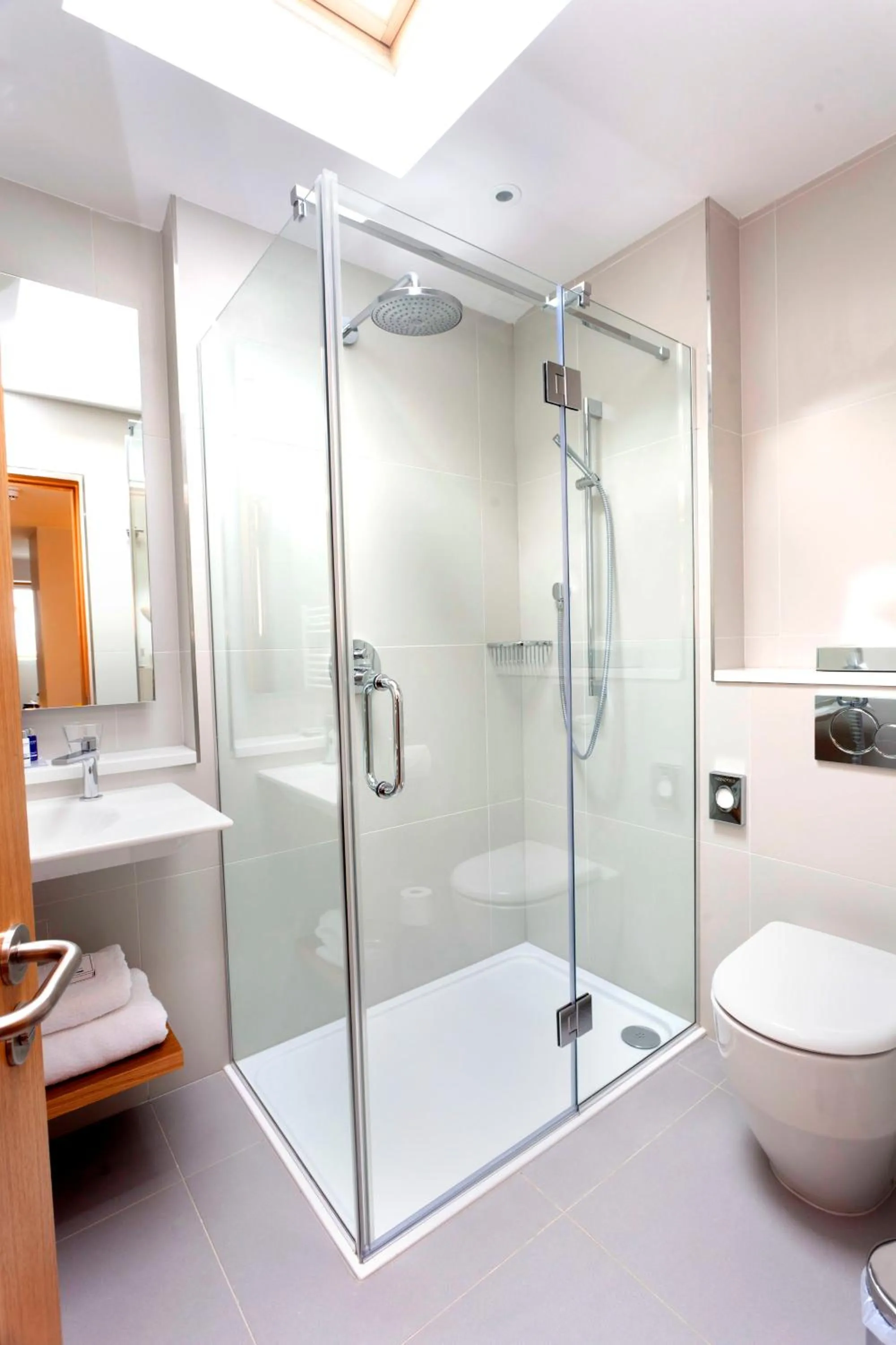 Bathroom in PREMIER SUITES Dublin, Ballsbridge