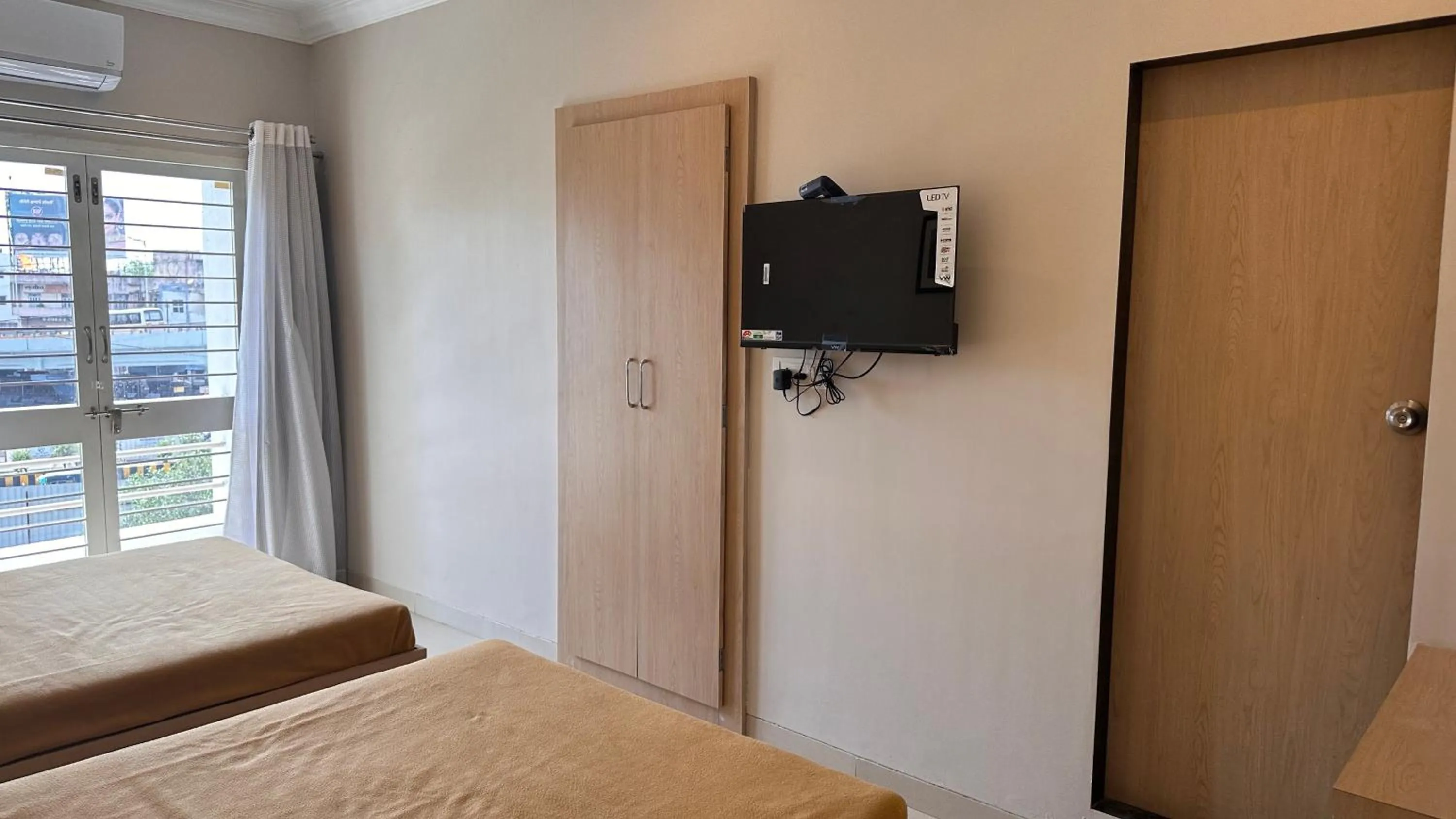 TV and multimedia, Bed in Hotel Unnati