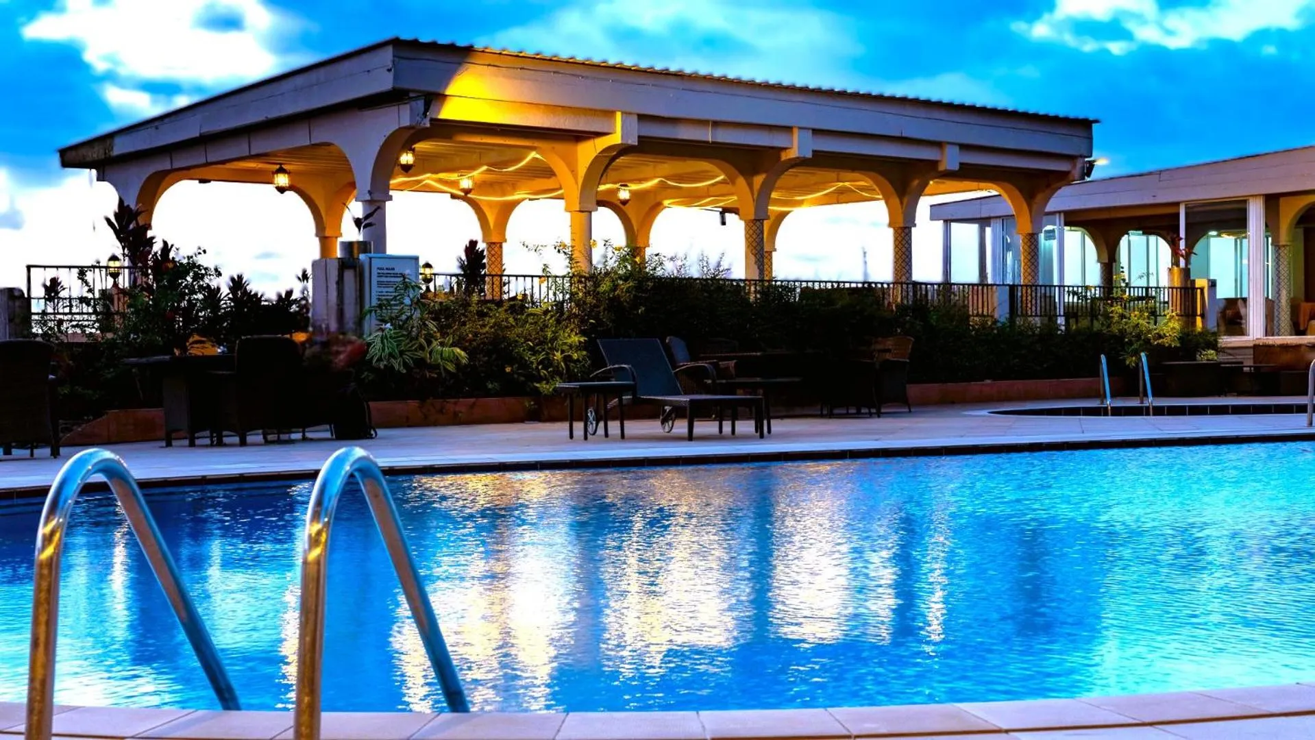 Swimming pool in The Country Lodge Hotel