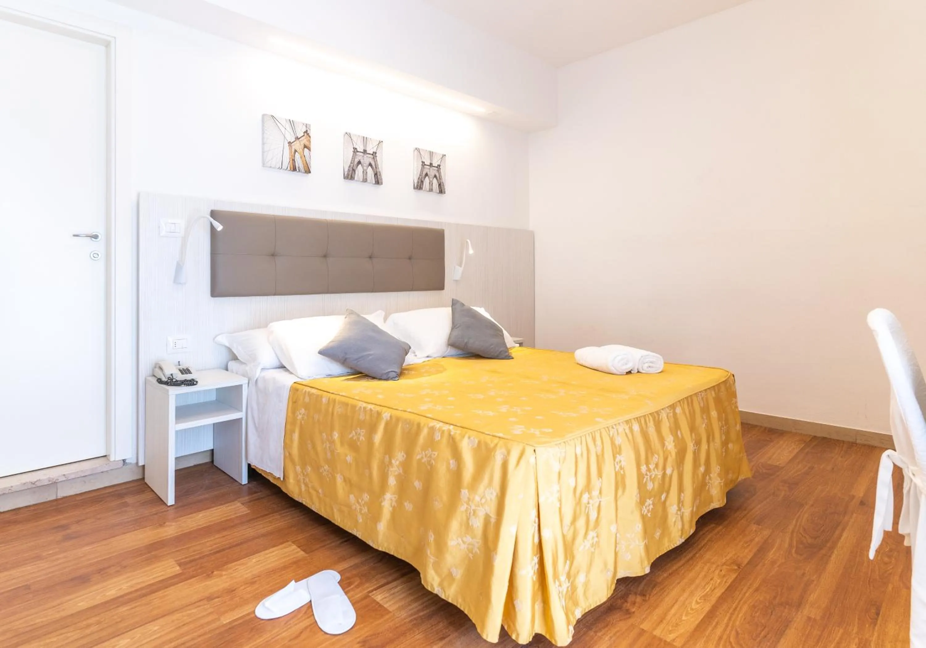 Bedroom, Bed in Hotel Dusseldorf