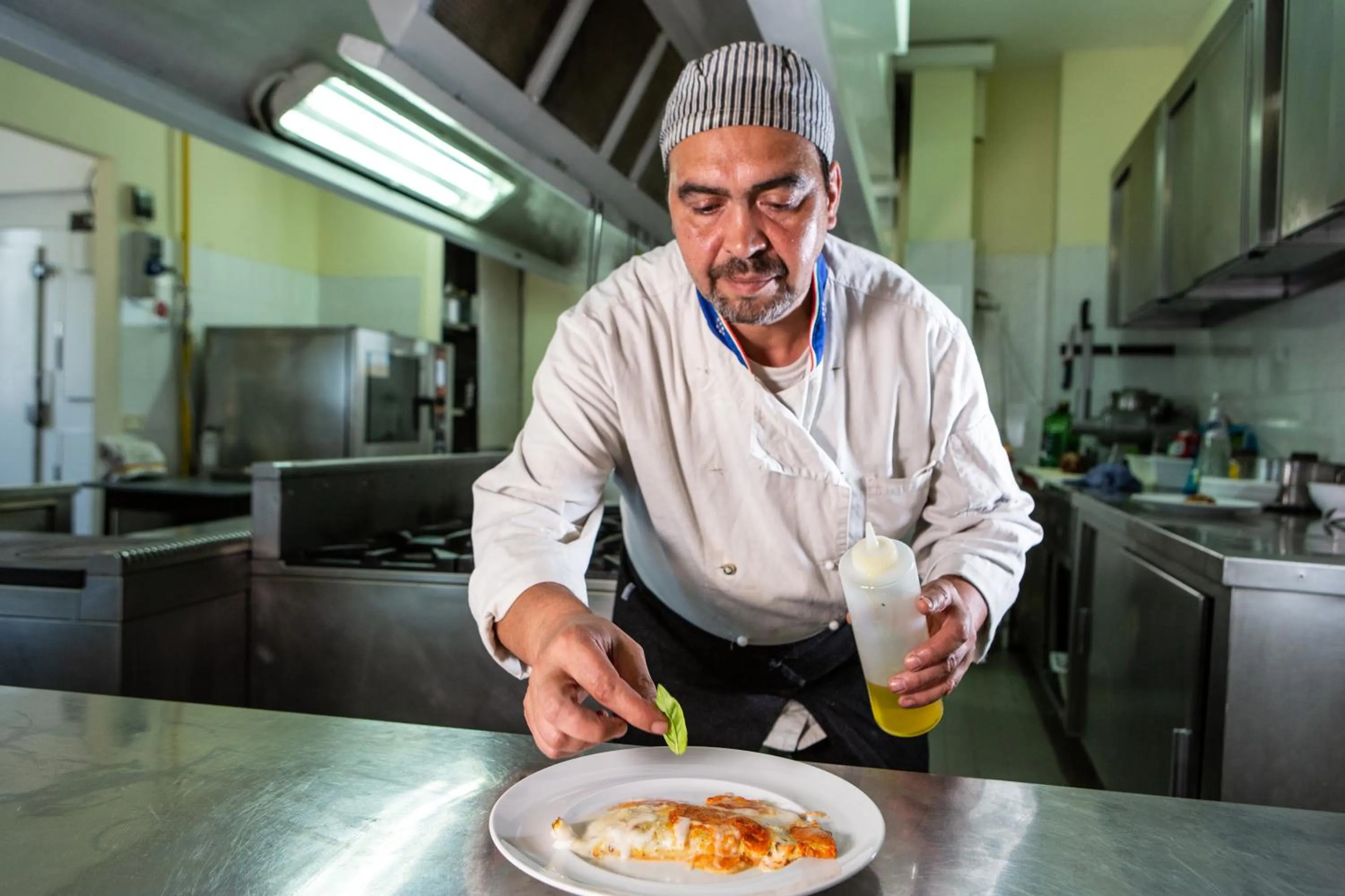 Kitchen or kitchenette in Hotel Dusseldorf