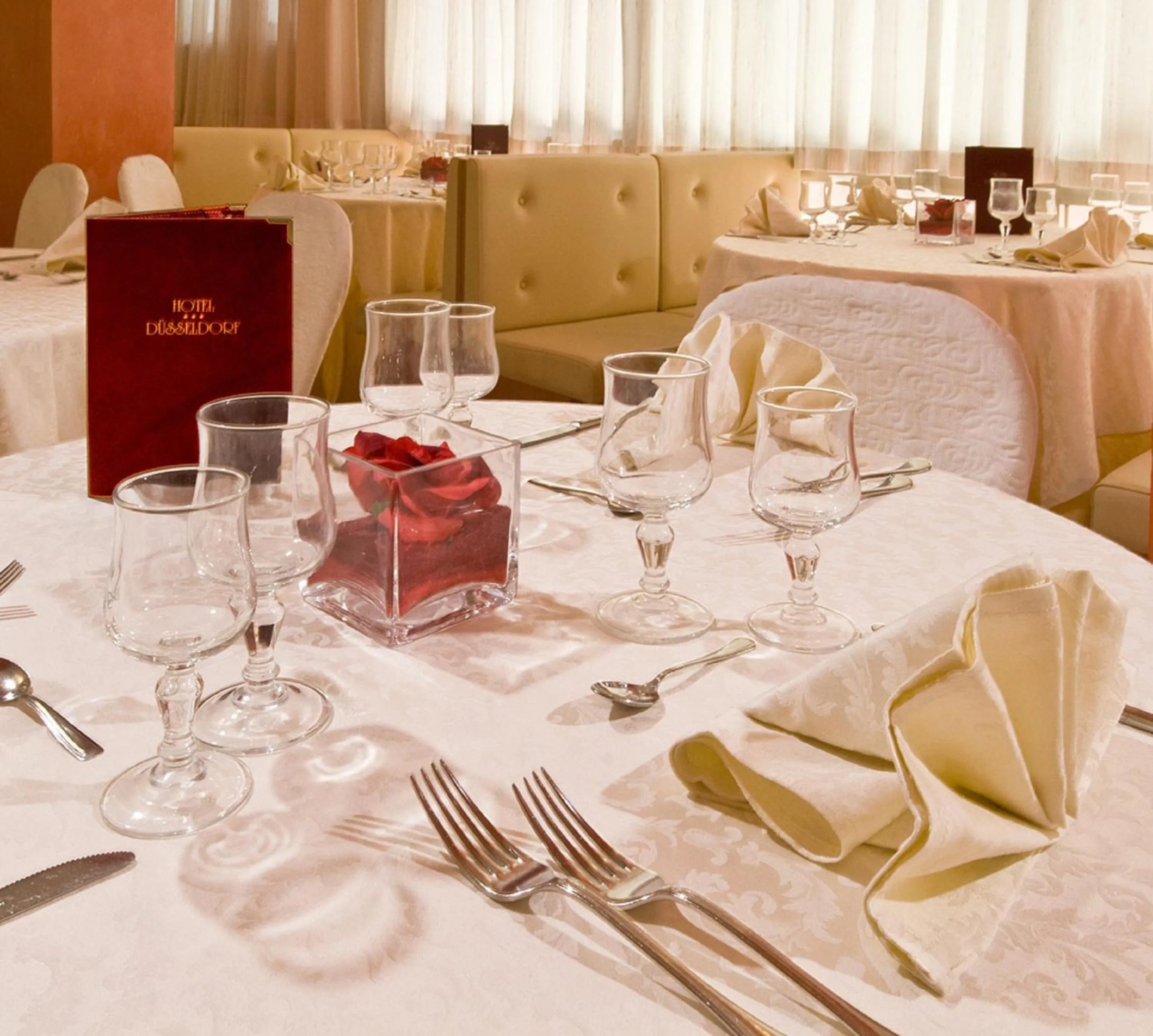 Restaurant/places to eat in Hotel Dusseldorf