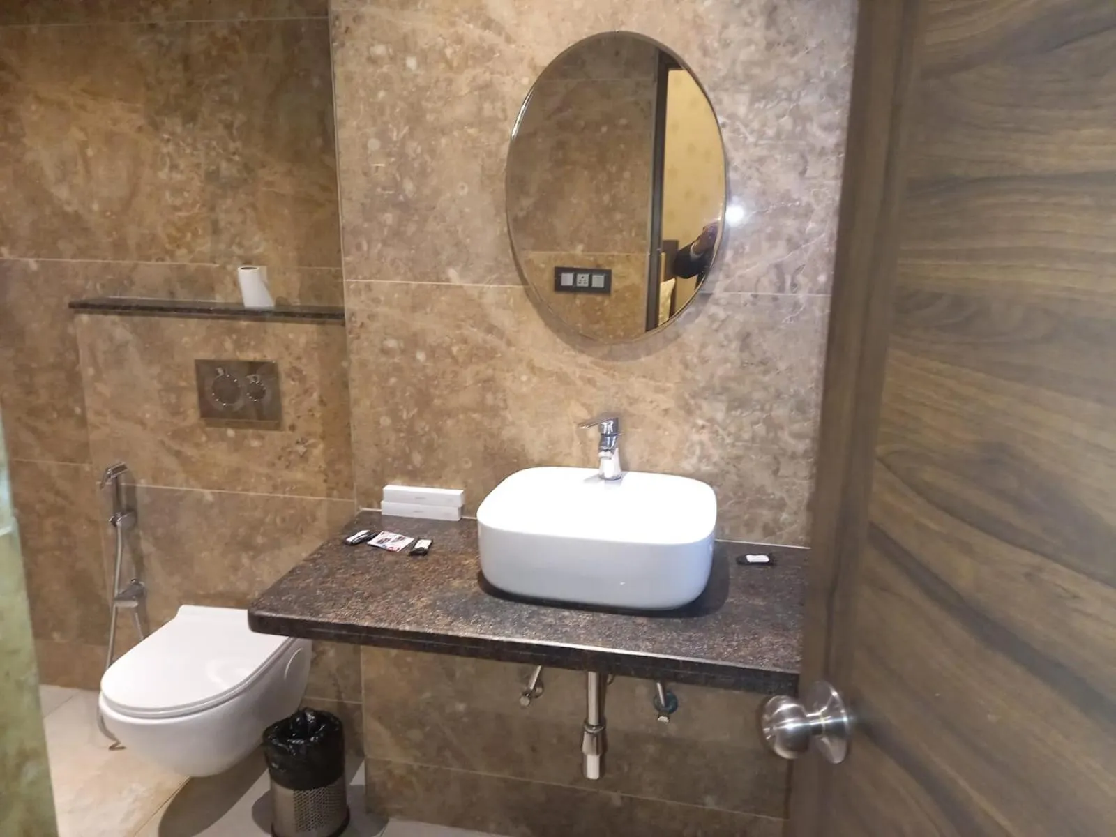 Shower in Hotel The Spades