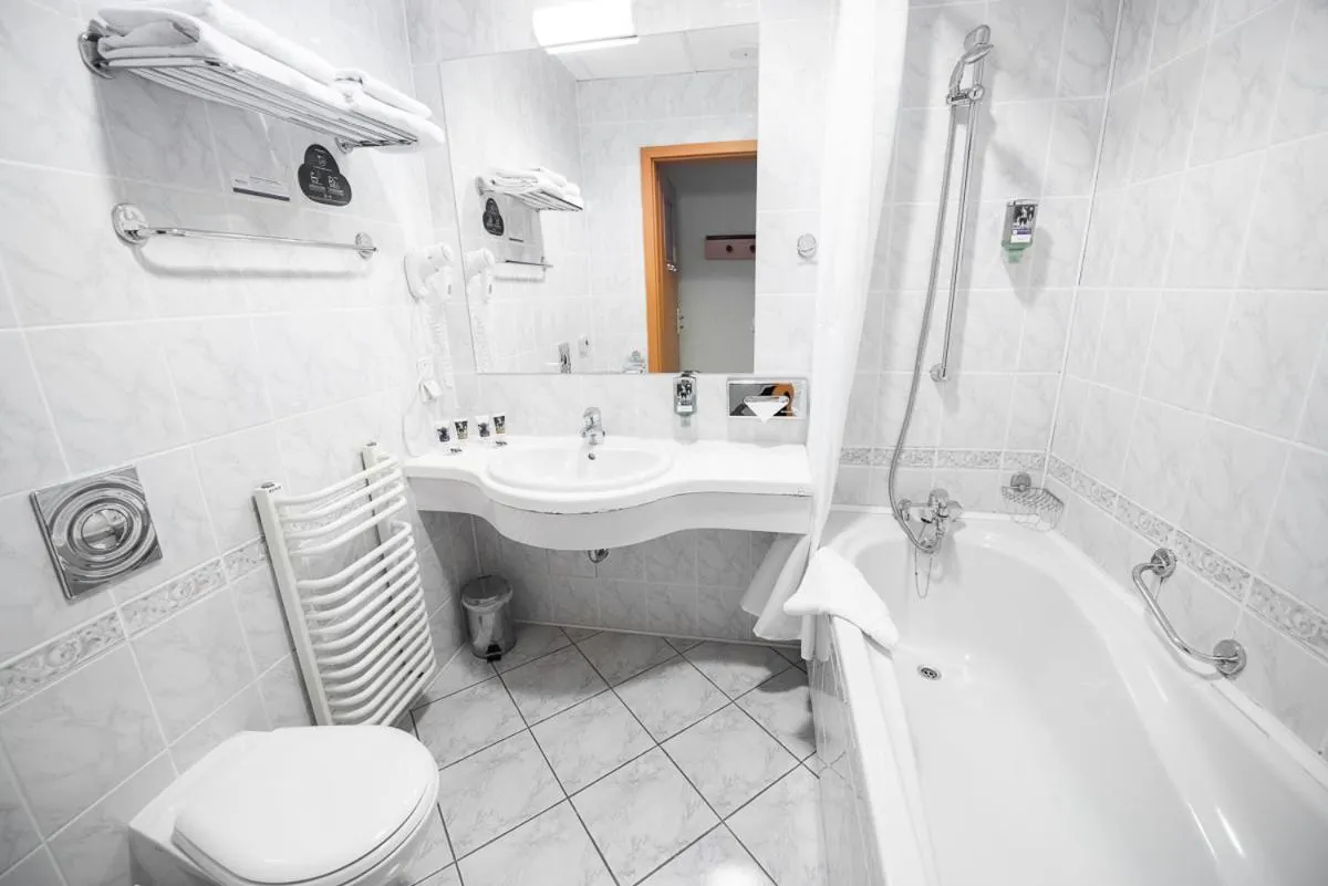 Bathroom in Mercure Opole