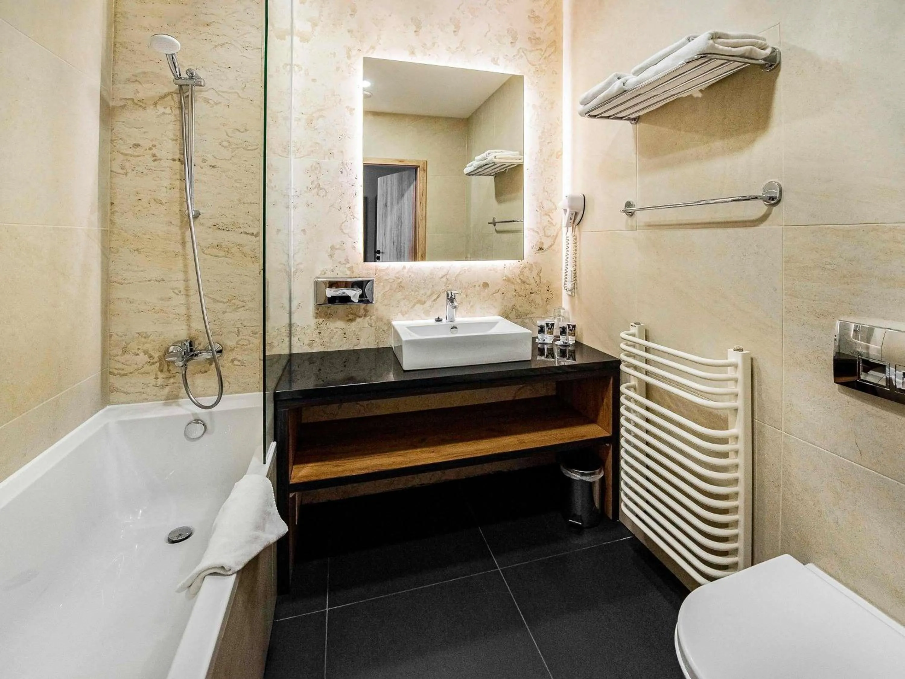 Bedroom in Mercure Opole