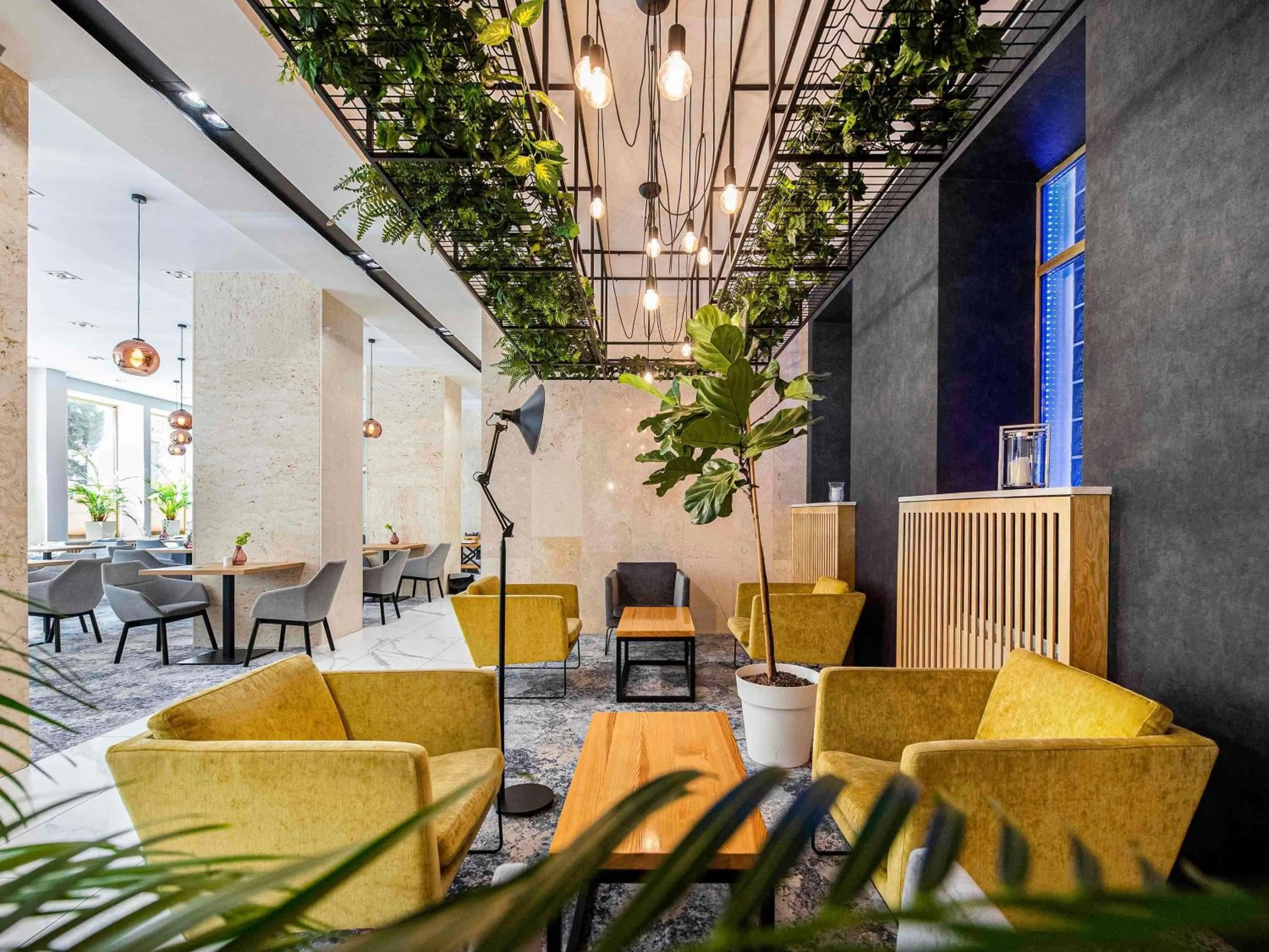 Restaurant/places to eat in Mercure Opole