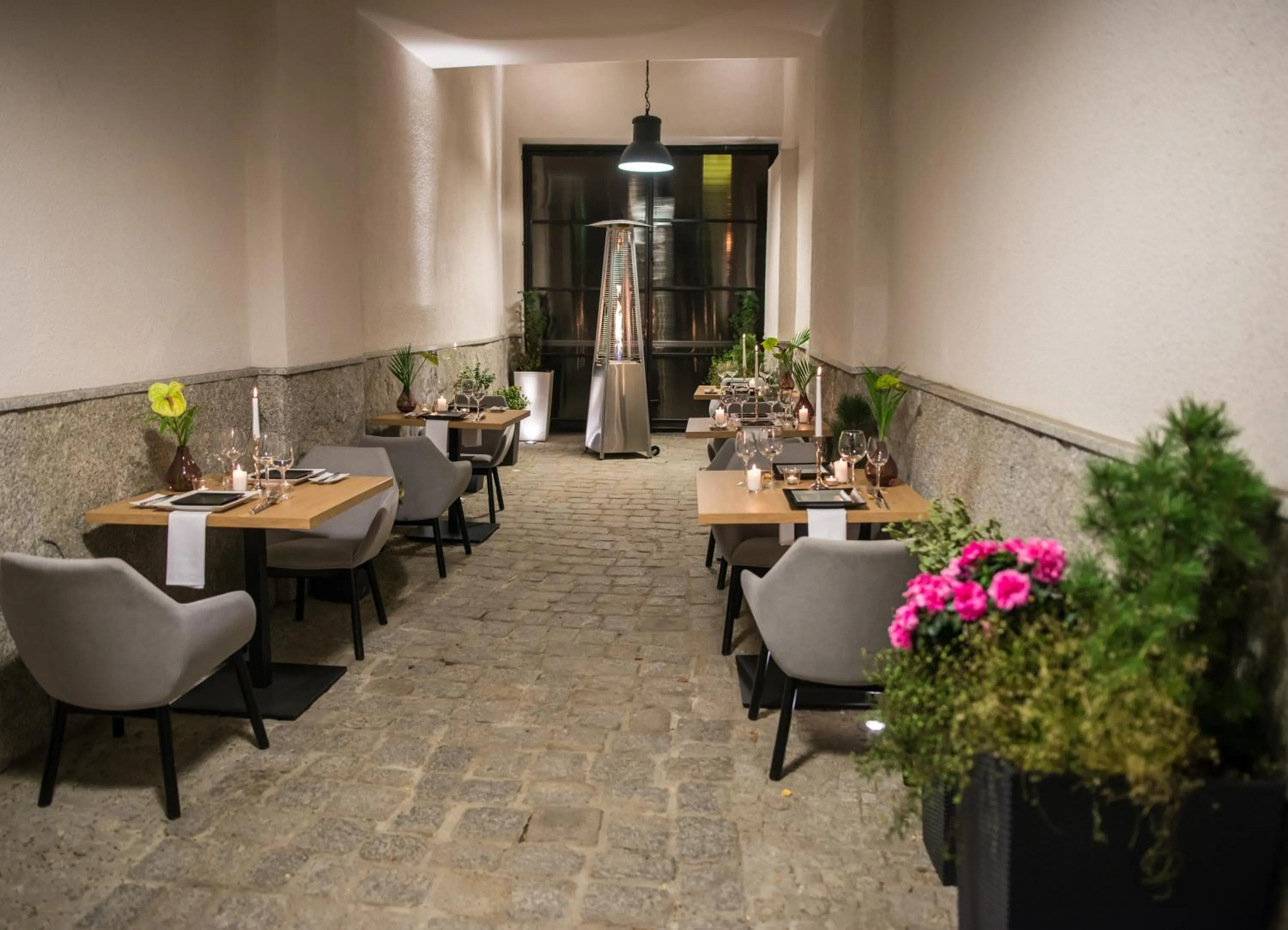 Restaurant/places to eat in Mercure Opole