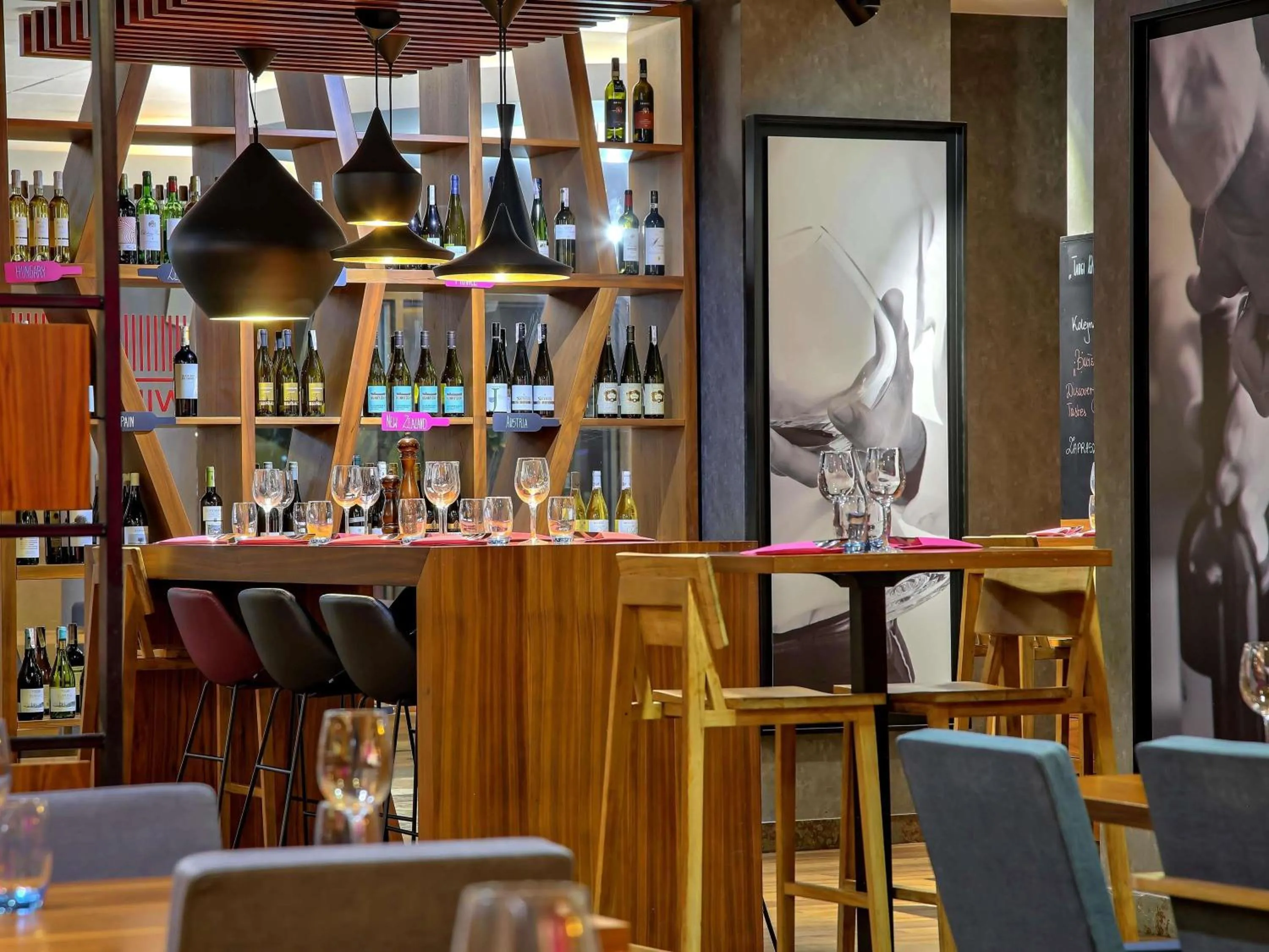 Lounge or bar in Mercure Wrocław Centrum