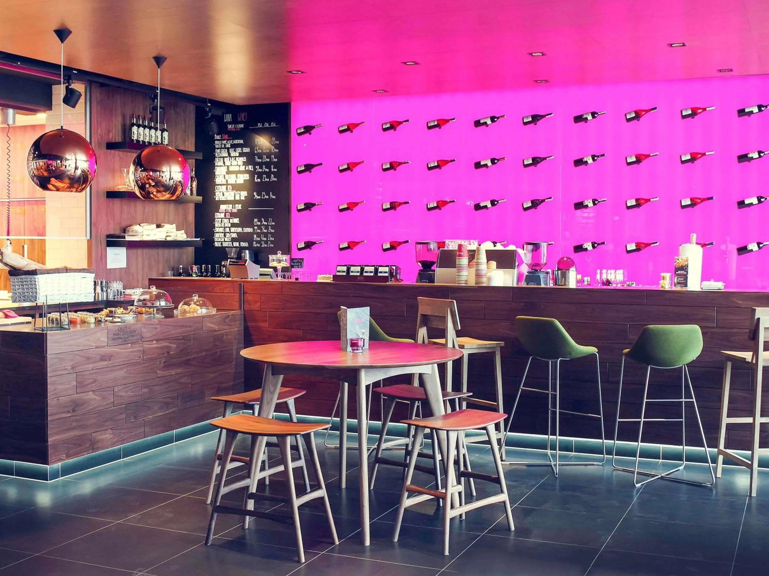 Lounge or bar in Hotel Mercure Poznań Centrum