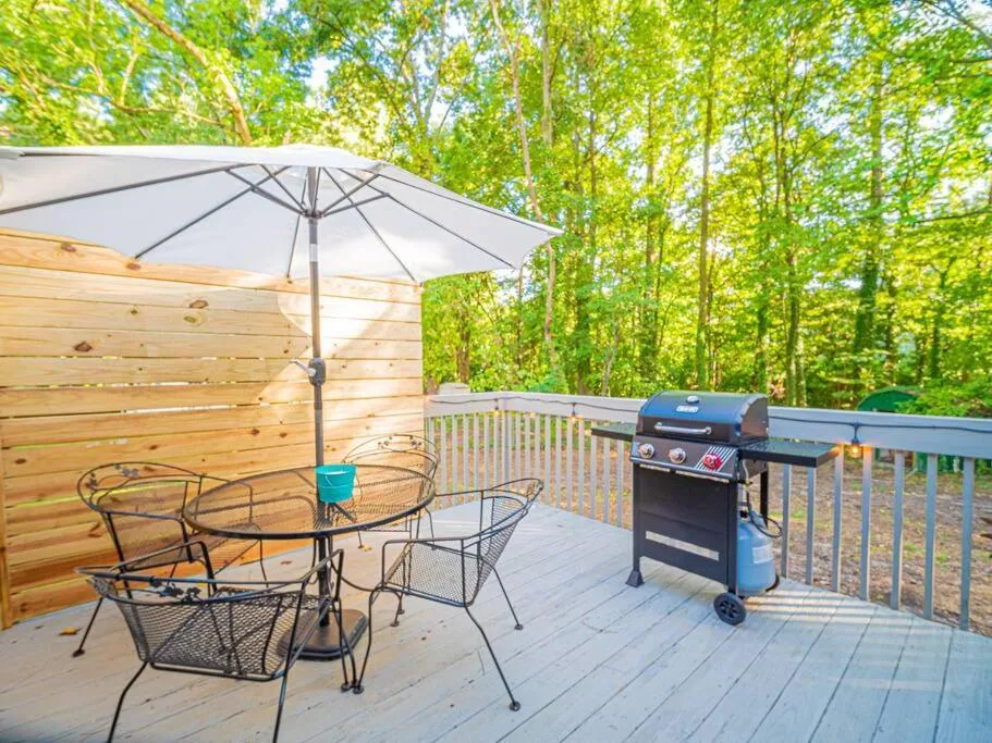 Homey Bungalow Convenient to Marietta and I-75!