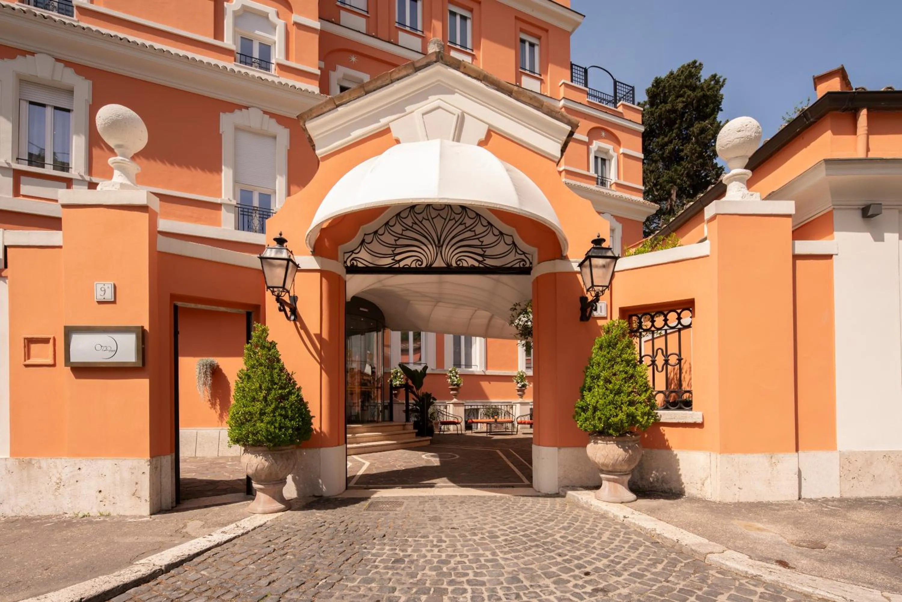 Property building in Hotel Degli Aranci